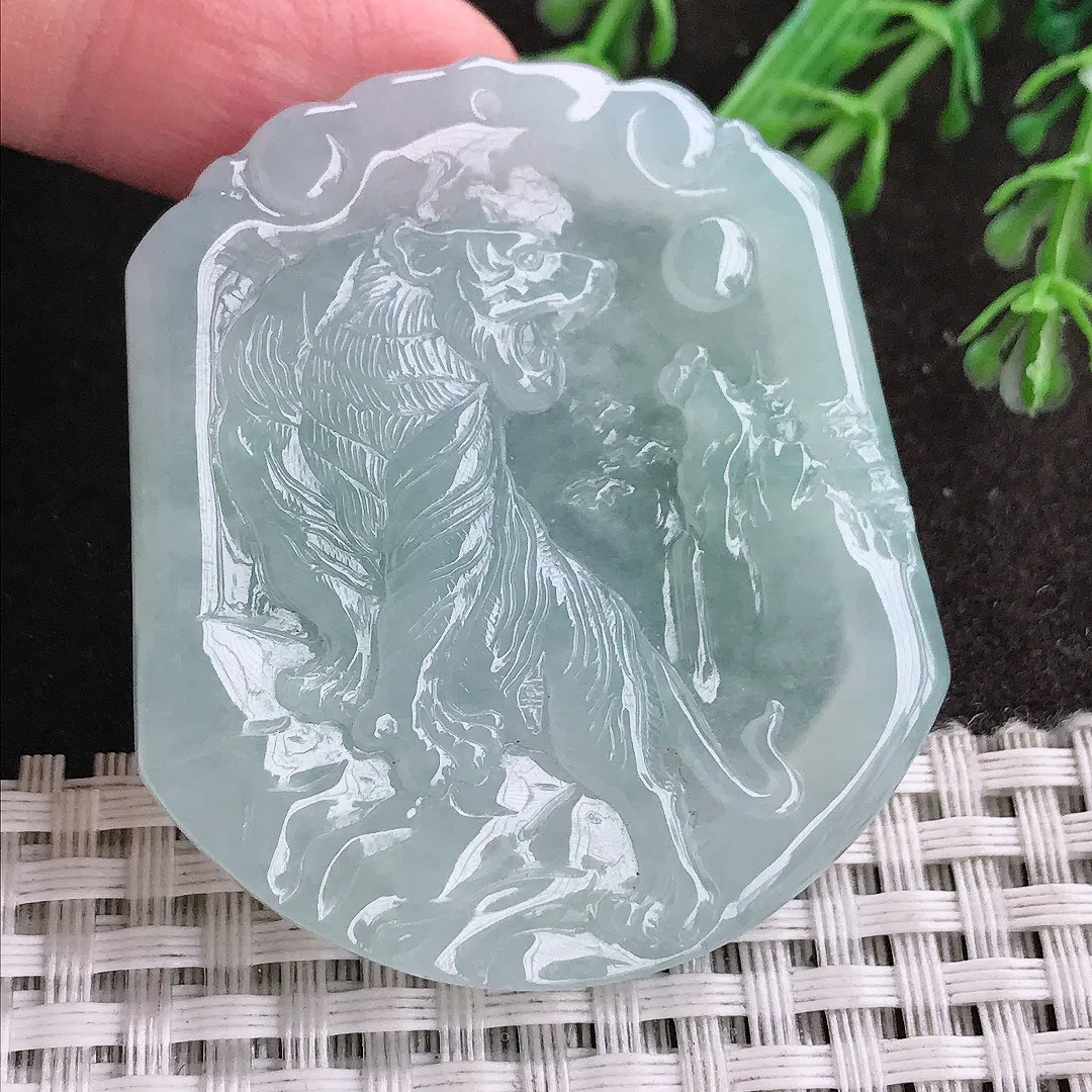 实拍A货翡翠50/44.6/5老坑冰胶果冻冰晴生肖虎牌吊坠翡翠挂件