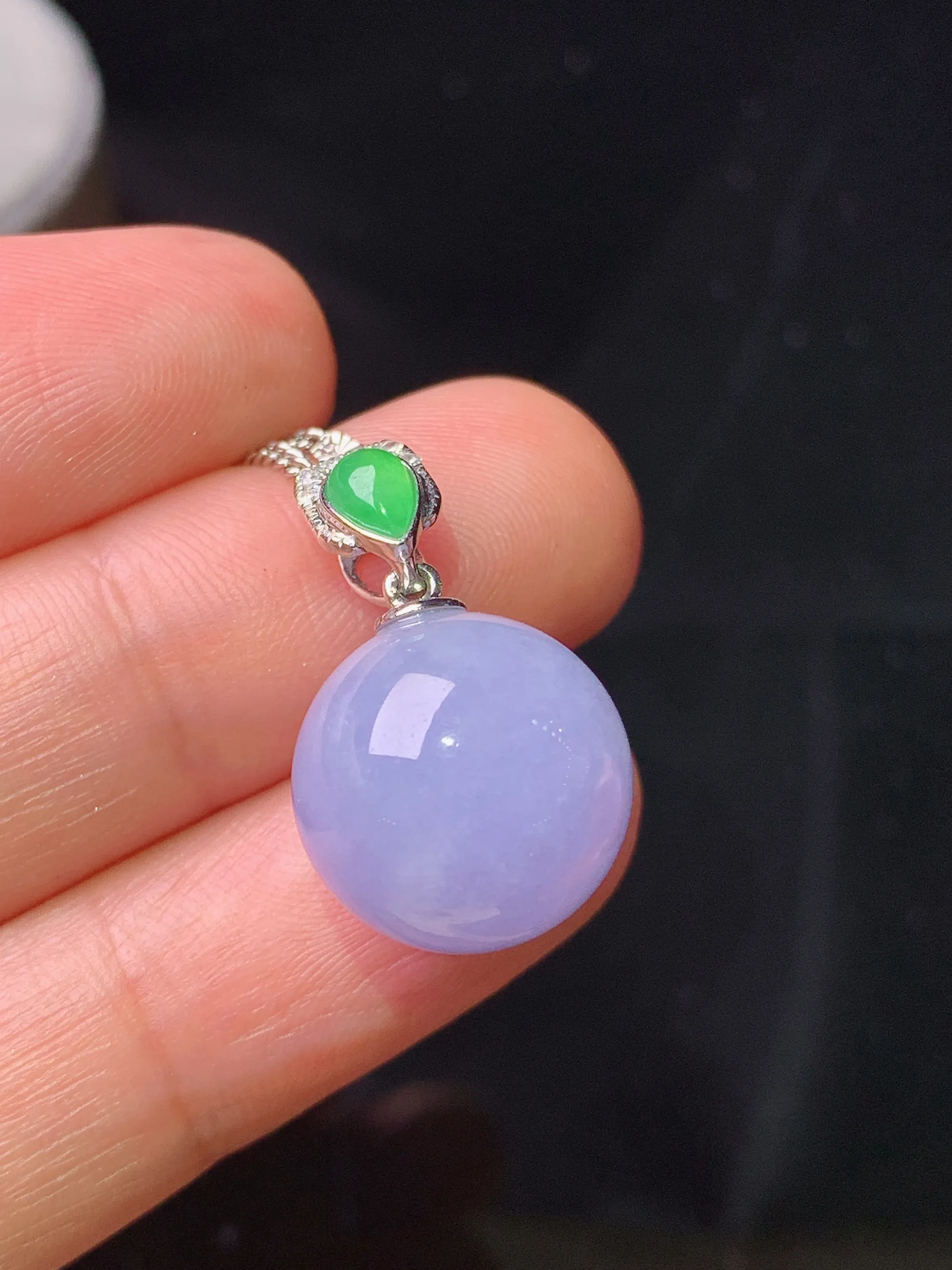 18k金钻镶嵌紫罗兰圆珠吊坠 玉质细腻 色泽清新艳丽 整体尺寸22.8*13.5