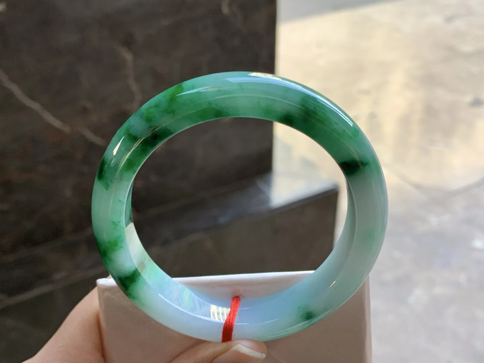 57-13.2-9.8

浓绿色手镯^_^鲜艳 玉质温润