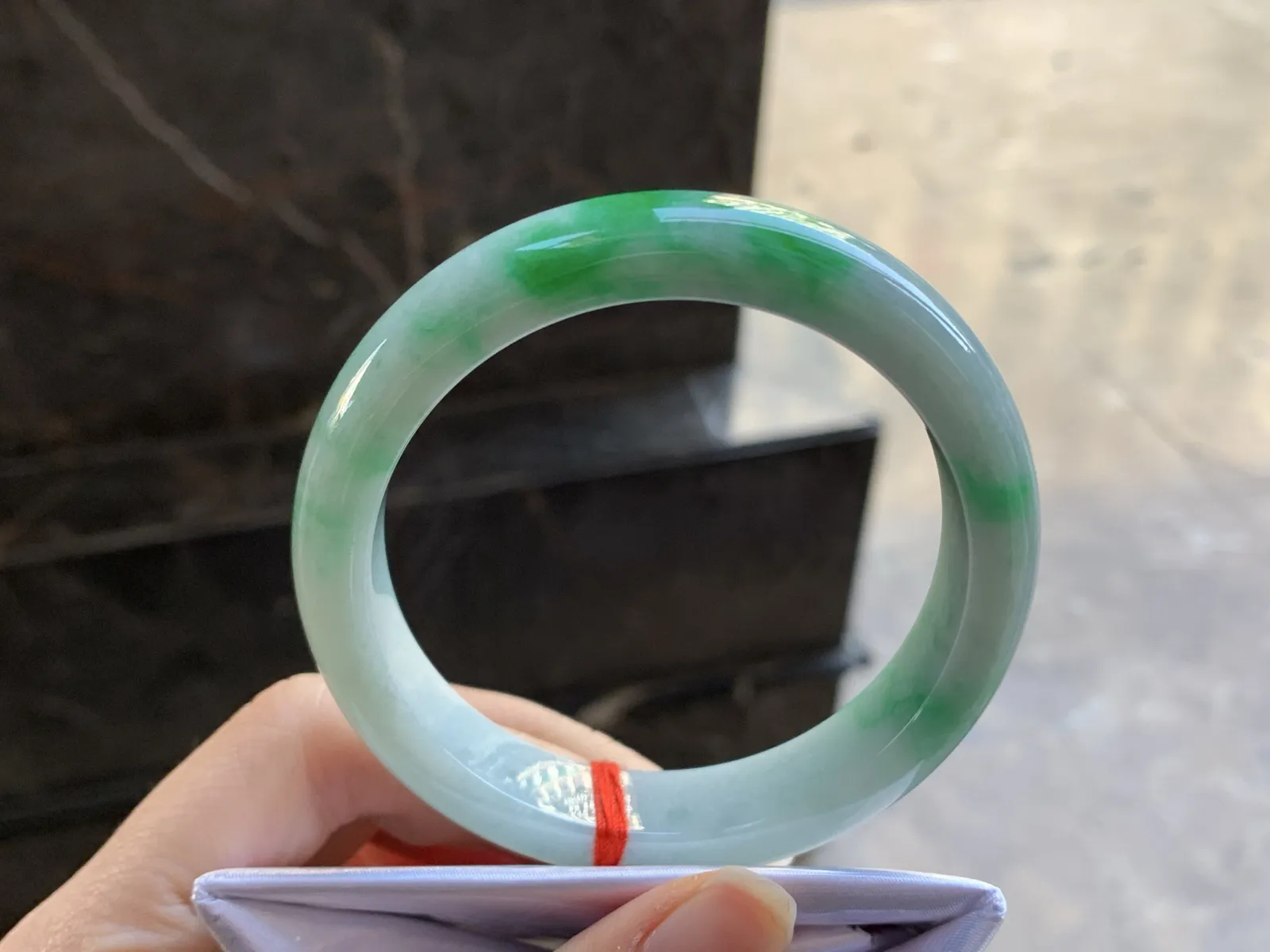 56.5-12.6-8.4

辣绿色手镯^_^鲜艳 浓郁