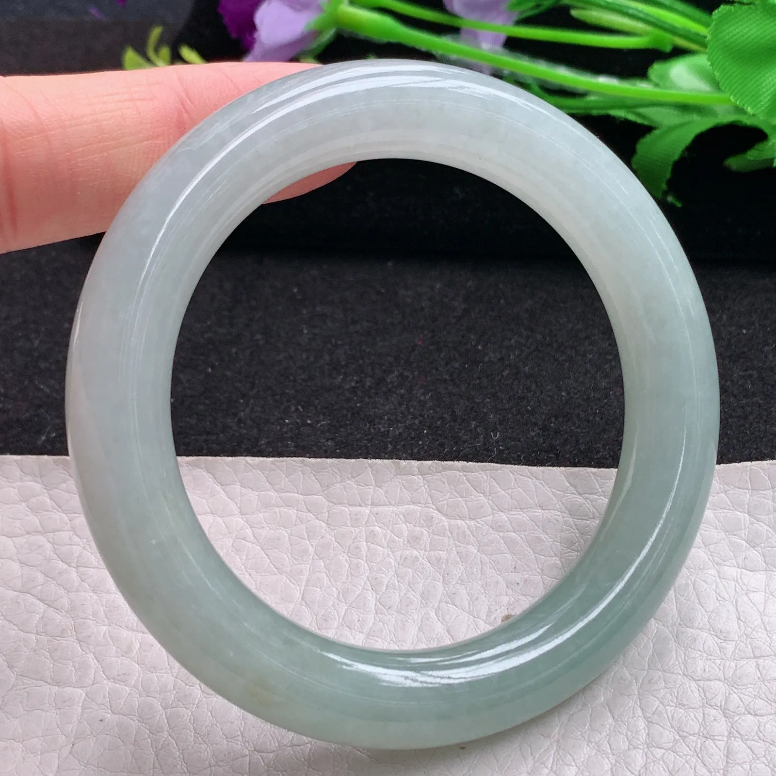 z实拍54*11*10.5美人镯 天然缅甸翡翠淡晴绿圆条玉手镯 玉手环