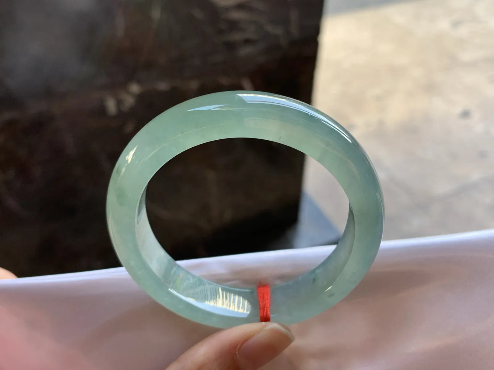 51.5-12.2-8.5

冰种晴水飘花手镯^_^清透 颜色好看