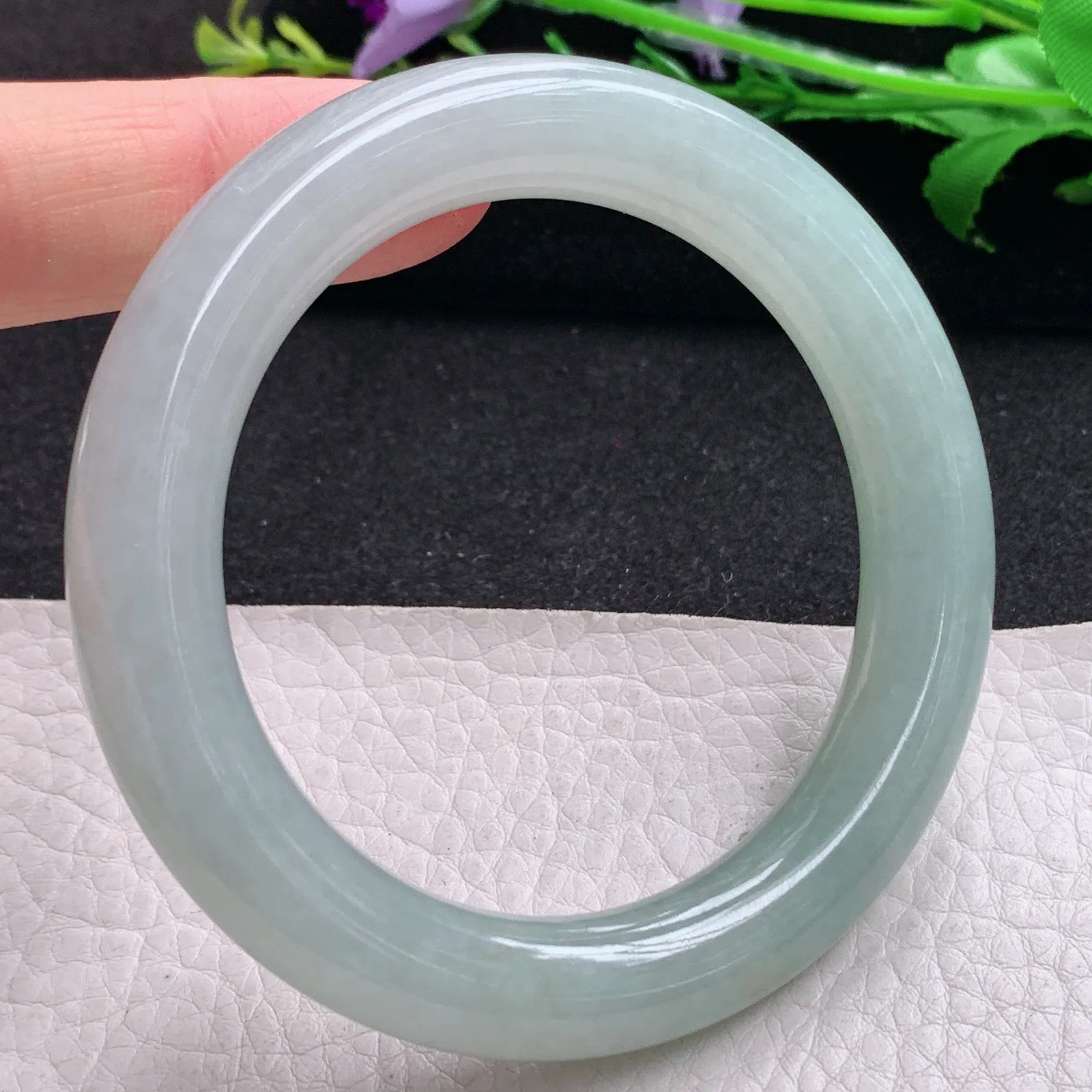 z实拍54*11*10.5美人镯 天然缅甸翡翠淡晴绿圆条玉手镯 玉手环