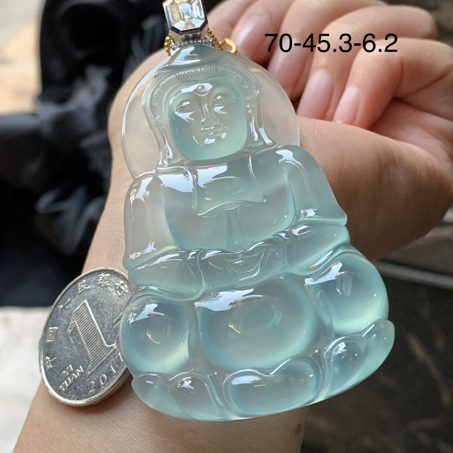 高冰蓝正装观音^_^透亮 荧光十足 水润 木那料 完颜色好看 实物更美