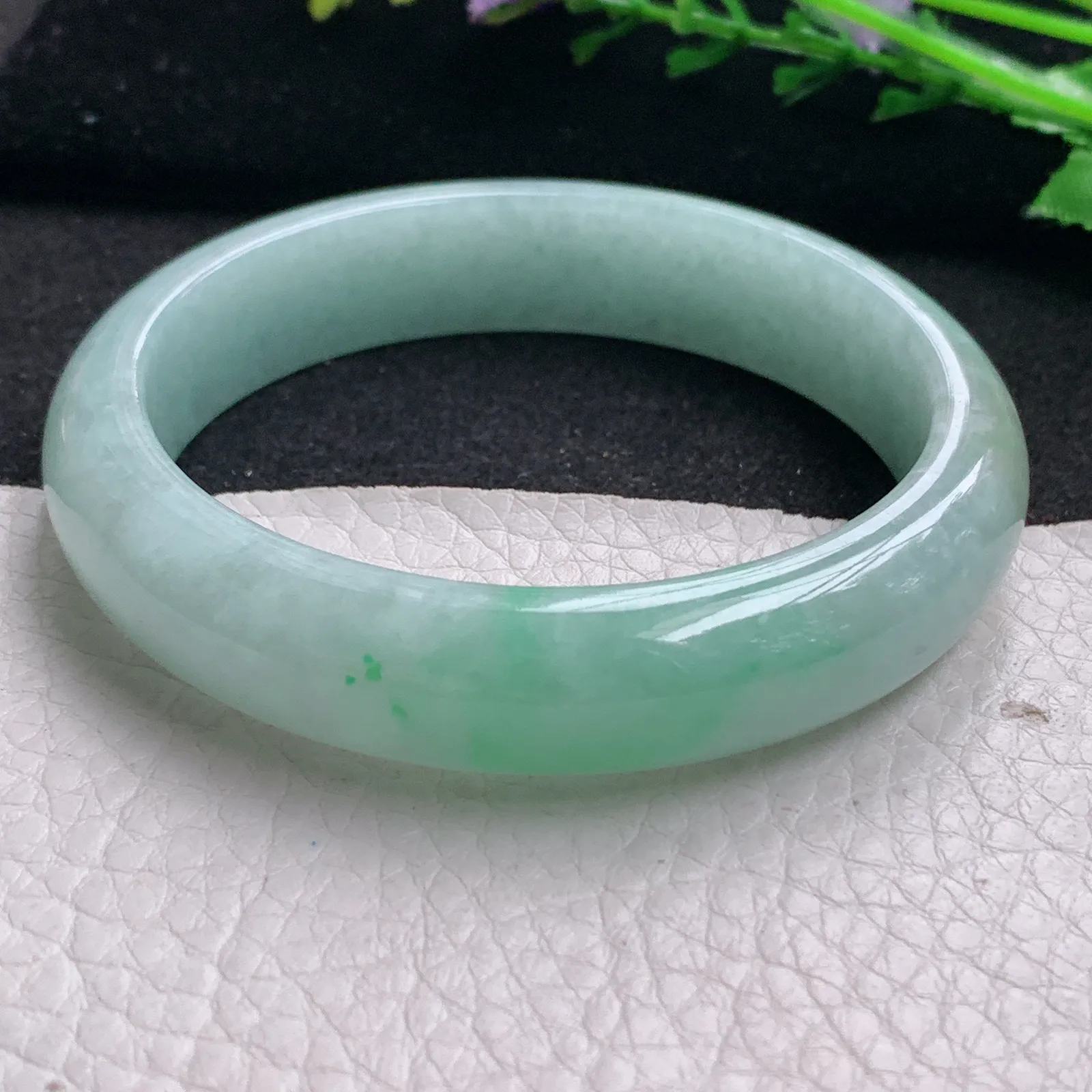 js实拍57.5*13*7.8平安镯 缅甸翡翠精美飘绿花宽边玉手镯 玉手环