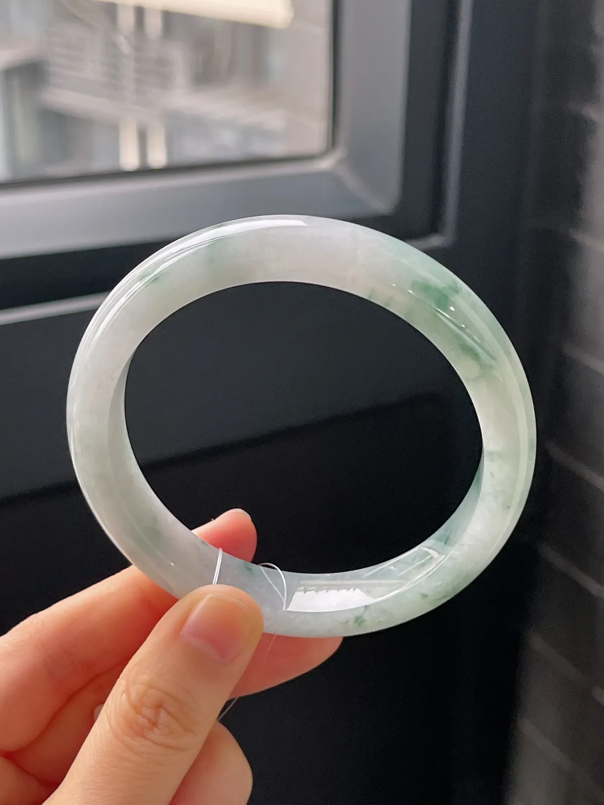 正圈60圈口，翡翠糯化种飘绿色手镯