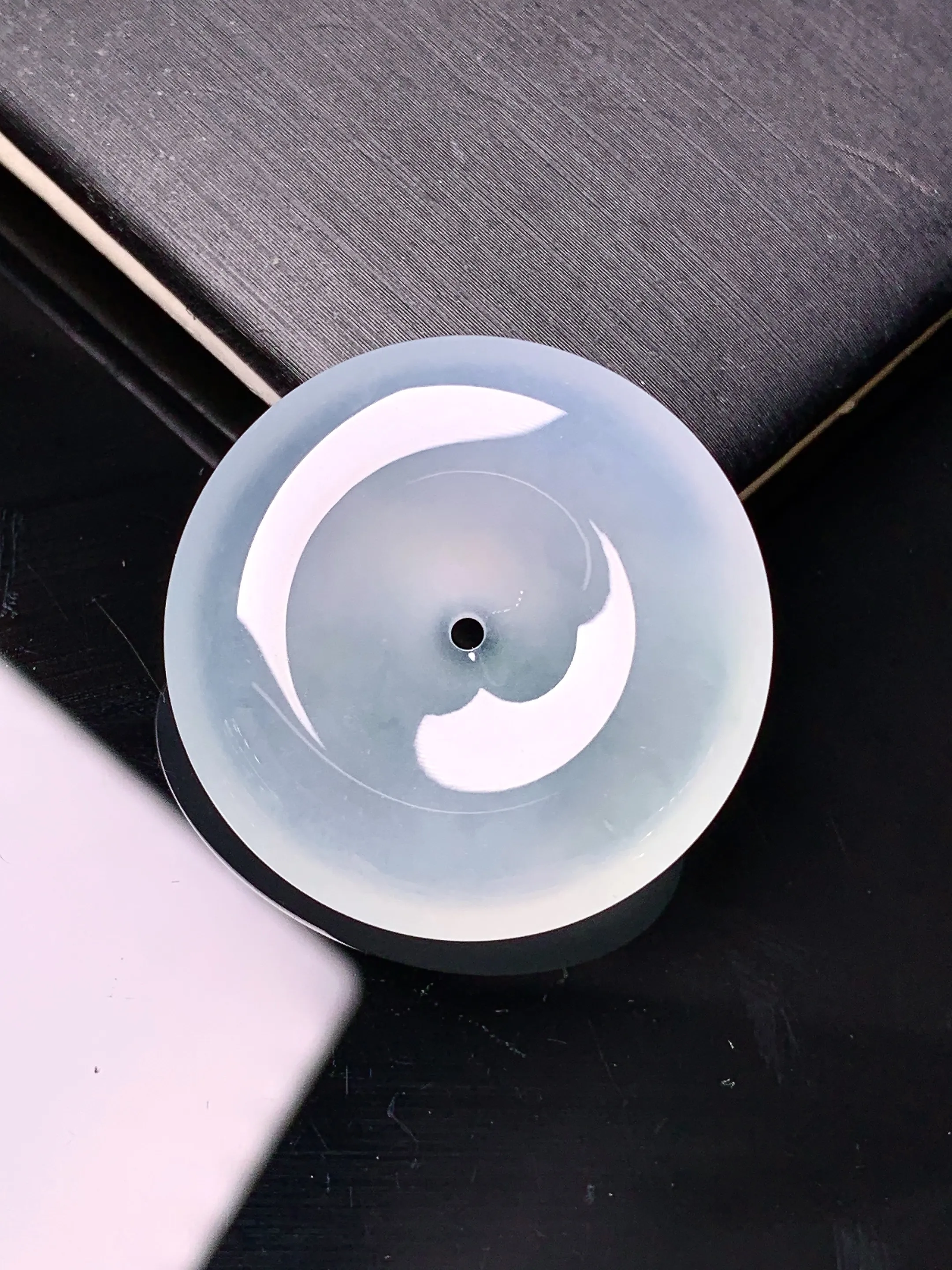 冰种平安扣吊坠 玉质细腻 色泽艳丽清新 整体尺寸28*6