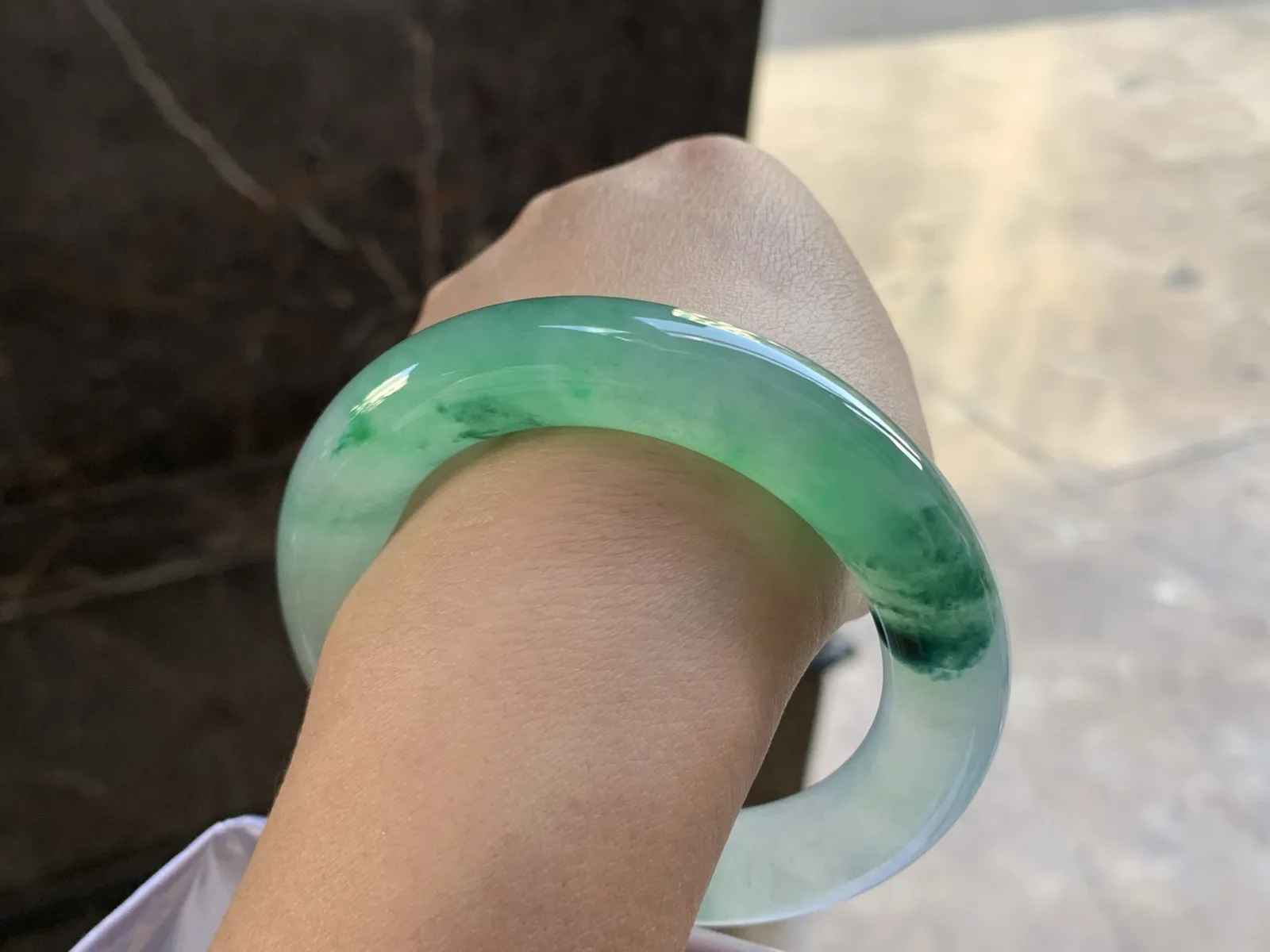 55-12.8

冰绿圆条手镯^_^冰透 水润 色阳