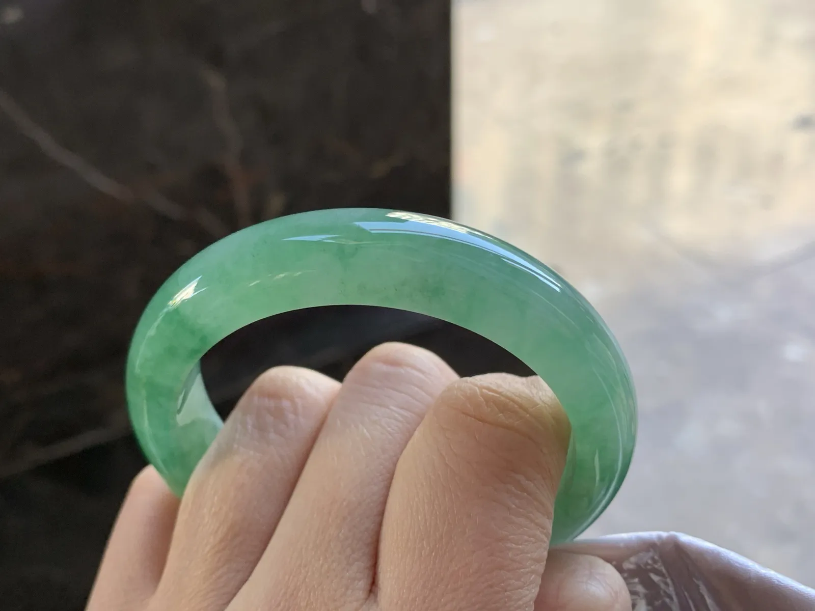 53-12.7-8.2

油绿手镯^_^鲜艳