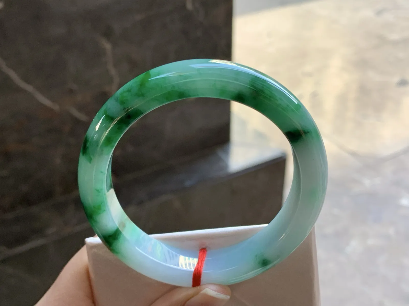 57-13.2-9.8

浓绿色手镯^_^鲜艳 玉质温润