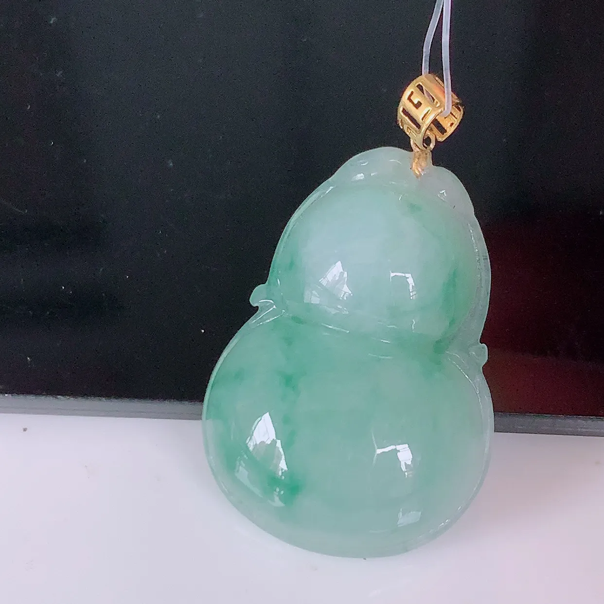 18K金镶嵌冰飘花翡翠葫芦吊坠，葫芦寓意福禄双全，财源滚滚，品佳品，佩戴效果优雅迷人！#46.19