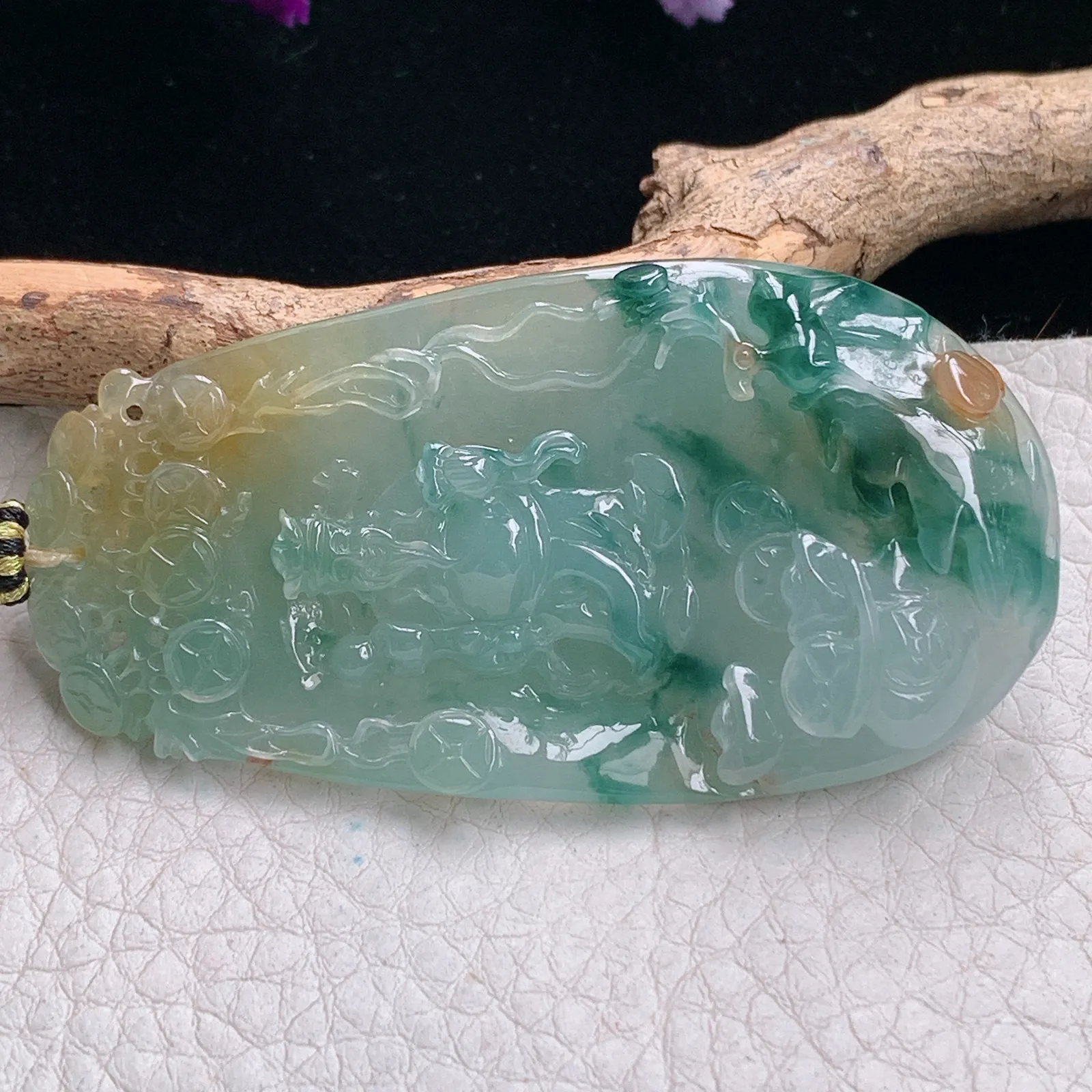 yl实拍65*33.5*9.5缅甸翡翠俏色巧雕山水财神 一路发财玉吊坠 玉挂坠