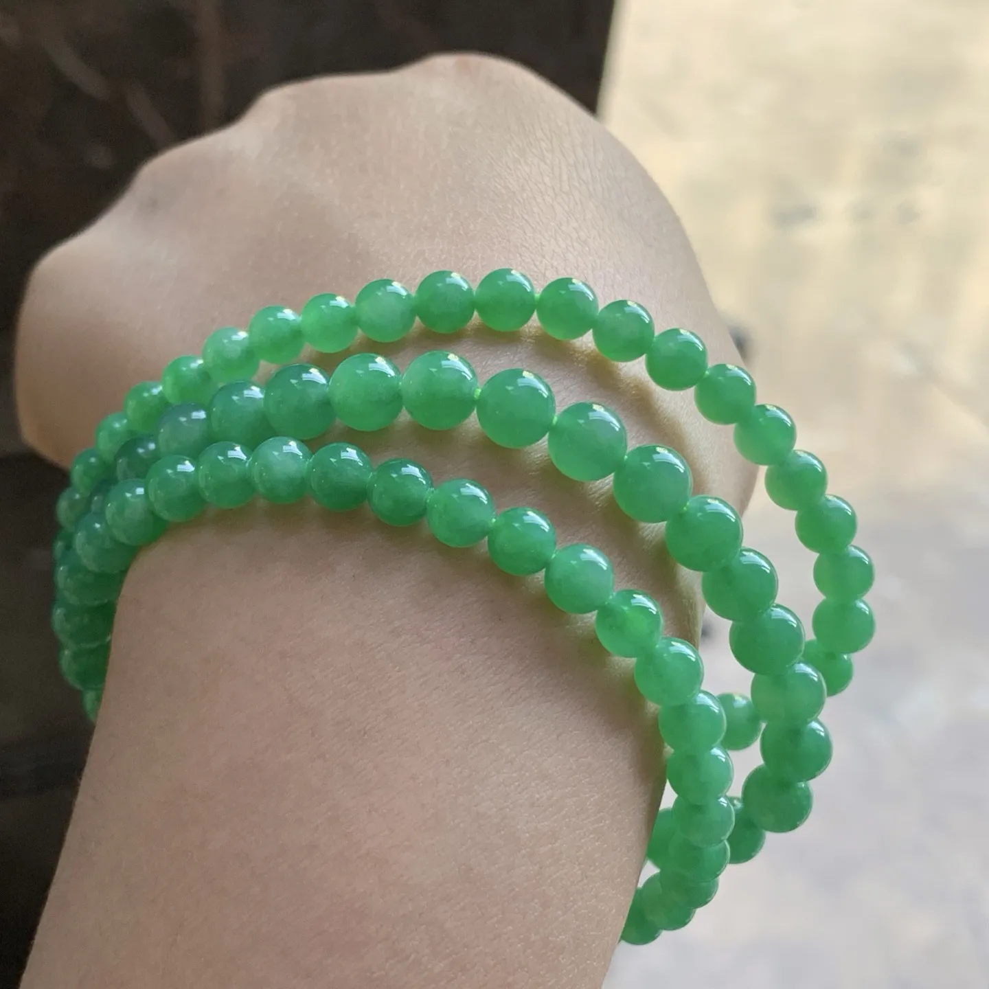 冰绿珠链^_^颜色均匀鲜艳 玉质温润 种色好