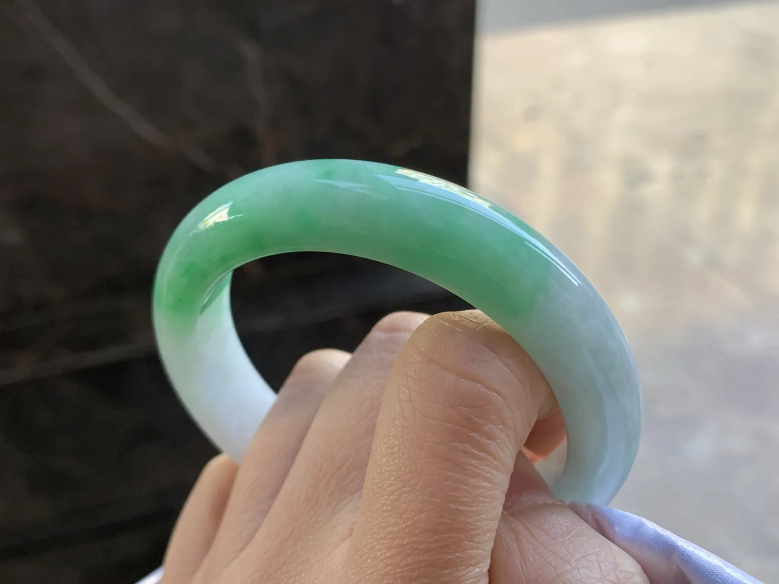 54.5-12.8-8.8

阳绿色手镯^_^颜色好看