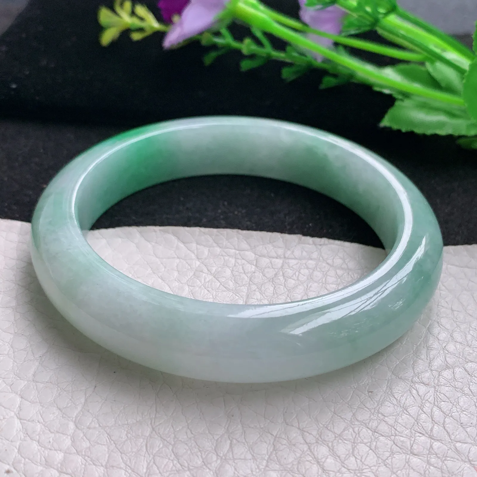 yh实拍59*12.8*9.3平安镯 缅甸翡翠精美飘绿宽边玉手镯 玉手环