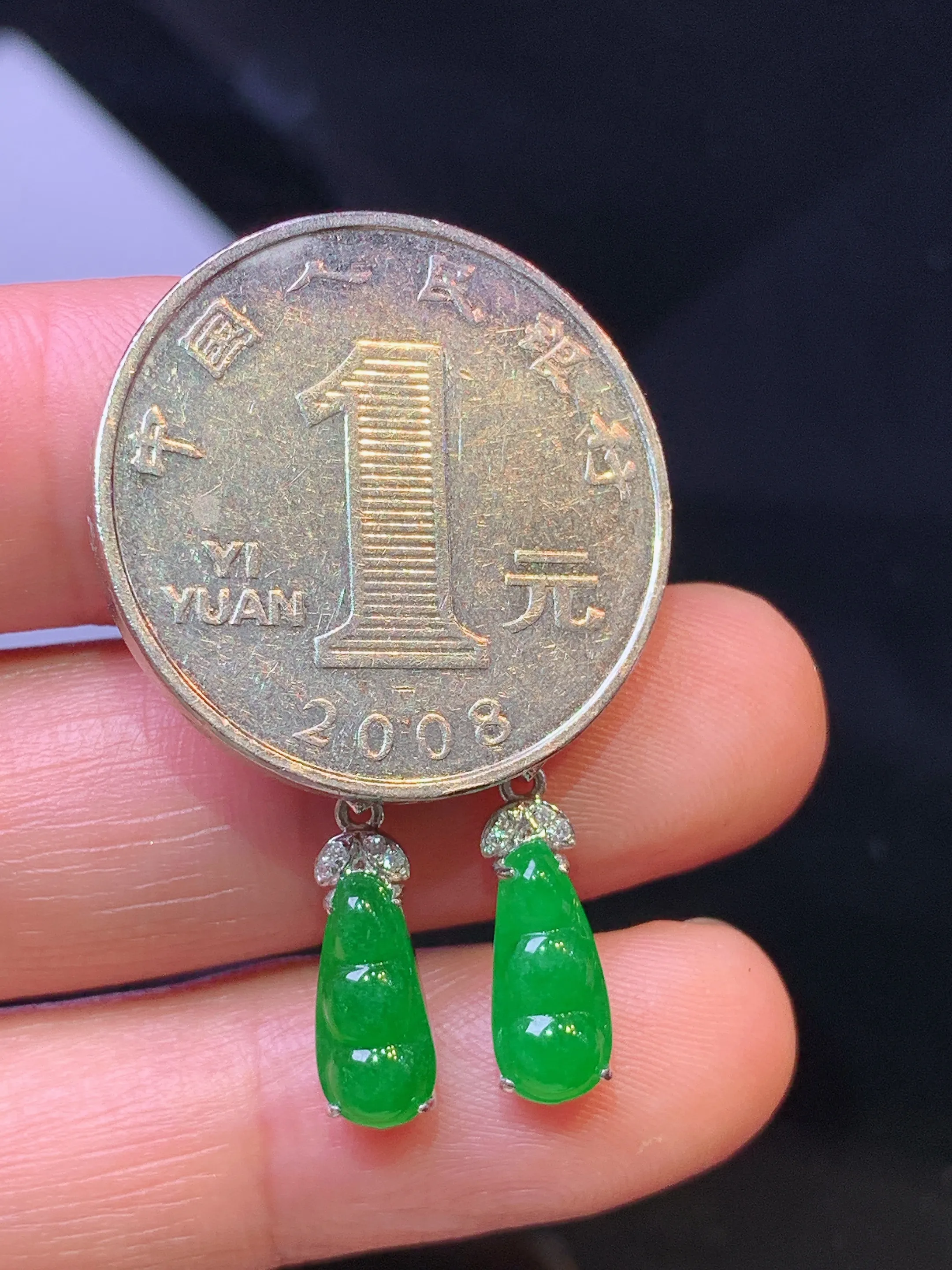 18k金钻镶嵌满绿四季豆耳坠 玉质细腻 色泽艳丽清新 整体尺寸23*5*4.3