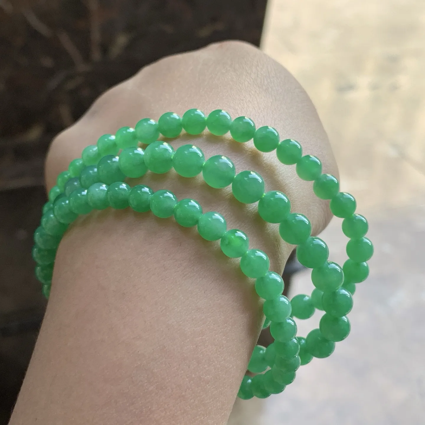 冰绿珠链^_^颜色均匀鲜艳 玉质温润 种色好