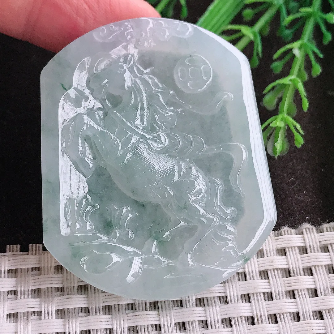 实拍A货翡翠50.5/41.7/5.6老坑冰润起胶飘花马上有钱马牌吊坠翡翠挂件