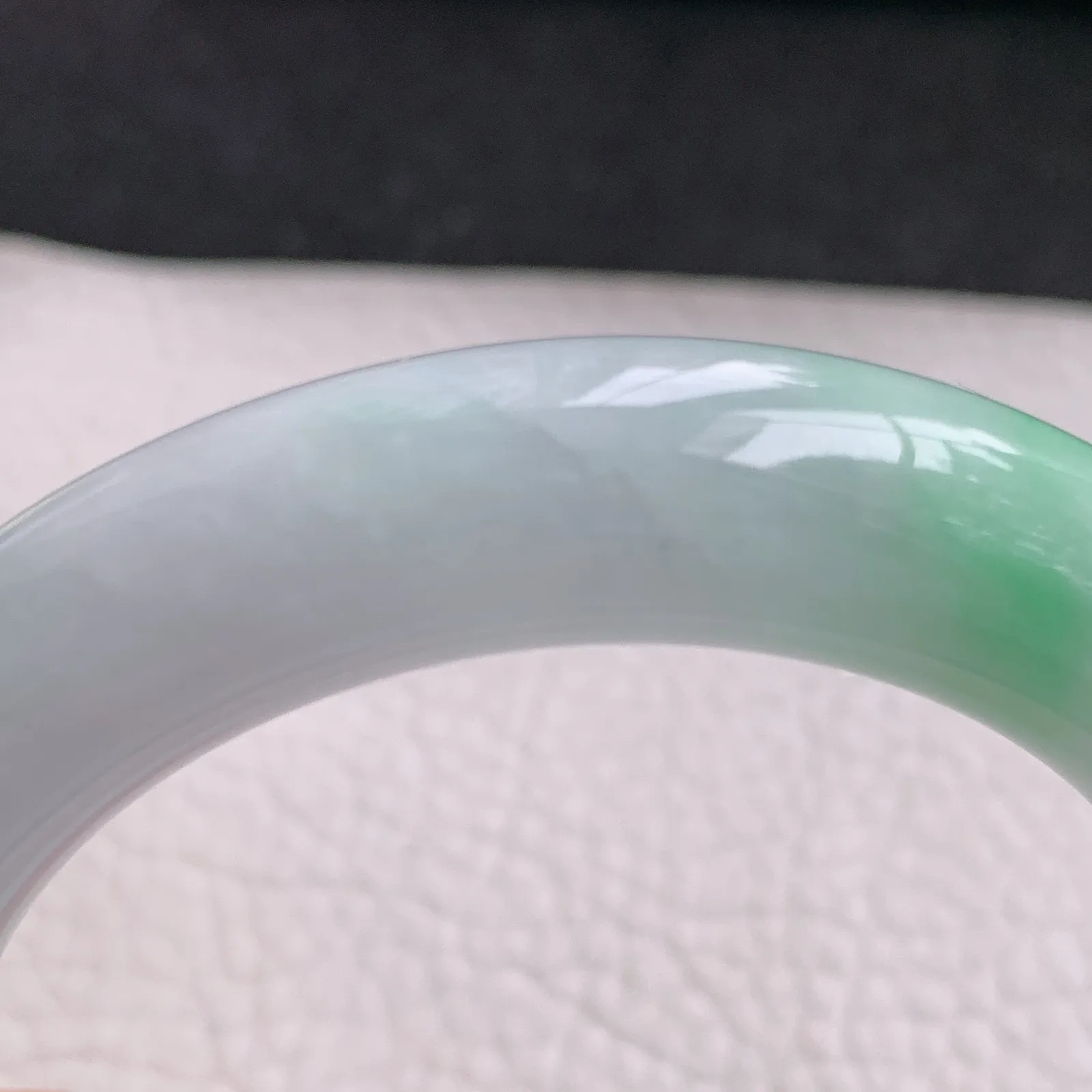 yh实拍56*11.8胖圆镯 缅甸翡翠精美白底青圆条玉手镯 玉手环