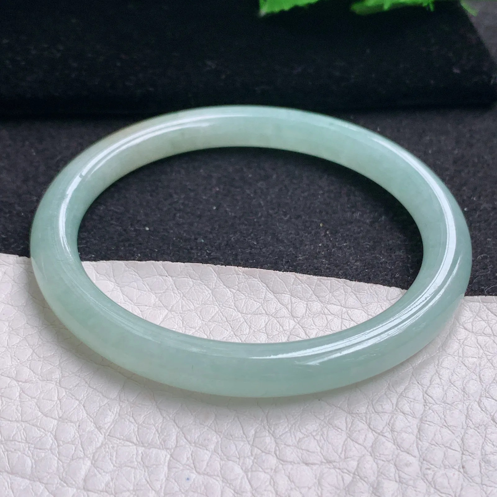 xx实拍54*6.7*7美人镯 缅甸翡翠精美浅绿冰润圆条玉手镯 叮当镯