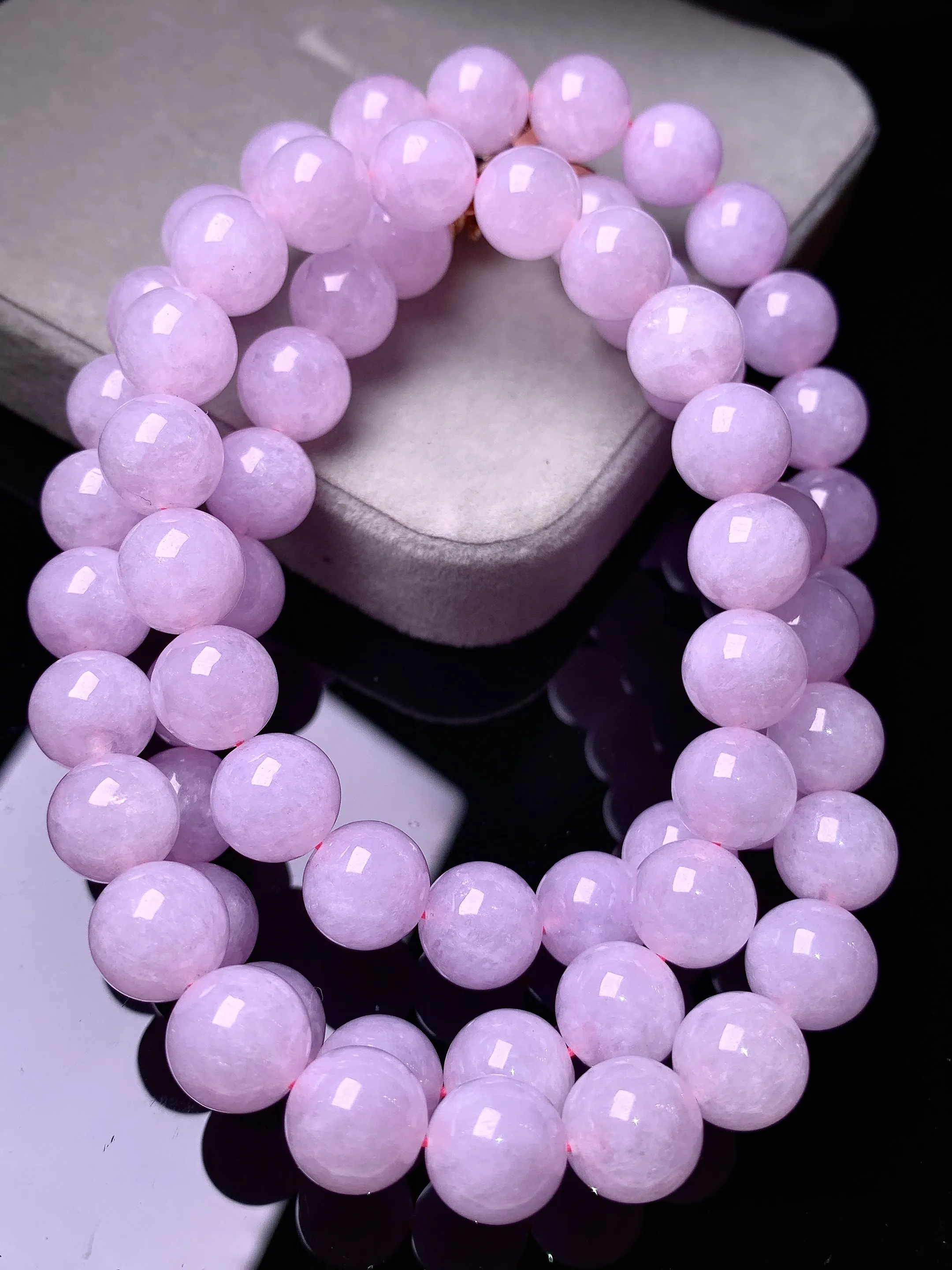 紫罗兰圆珠项链 玉质细腻 色泽清新艳丽 整体尺寸9.8