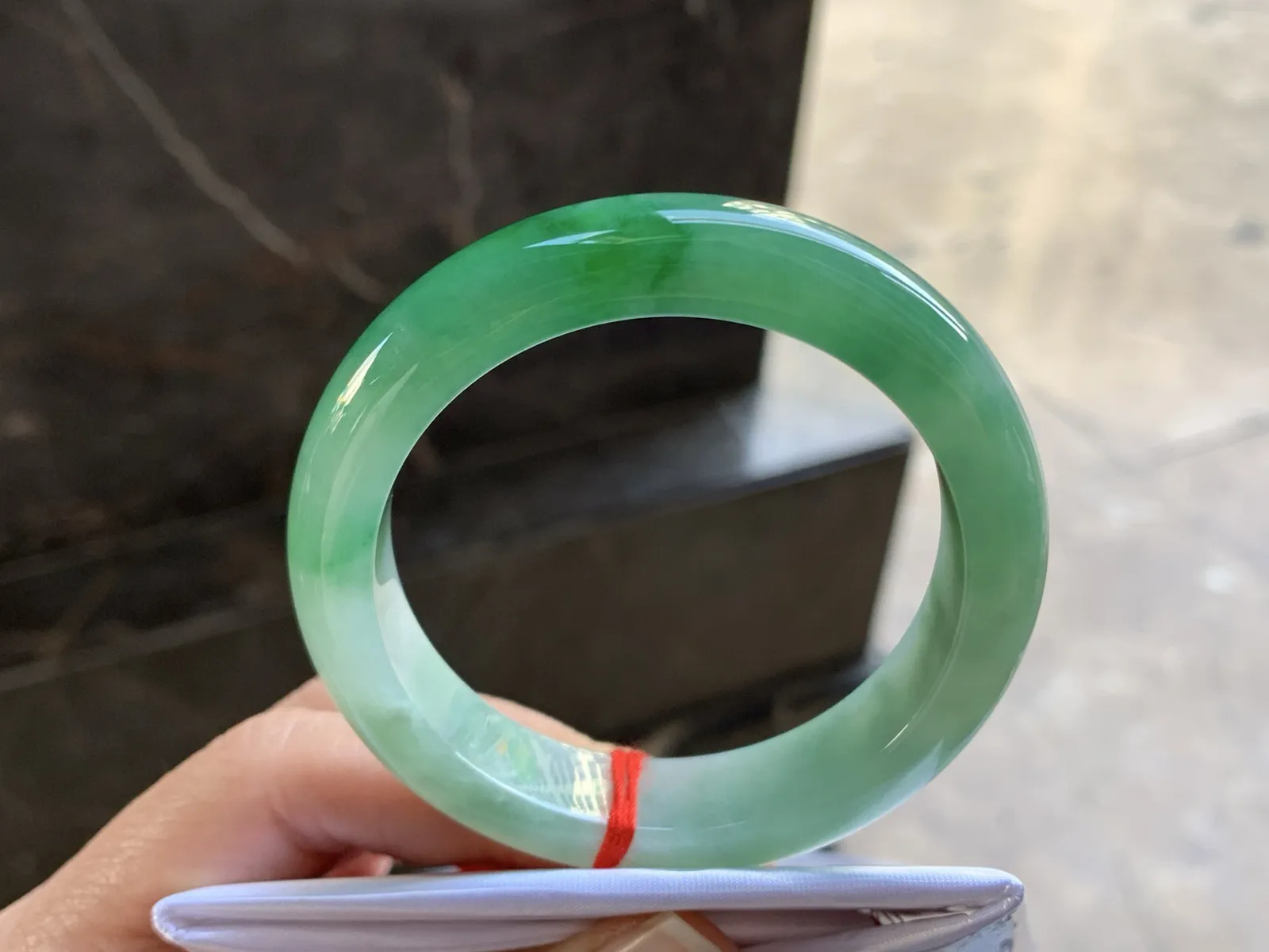 51-12.3-8.5

浓绿色手镯^_^小圈 鲜艳