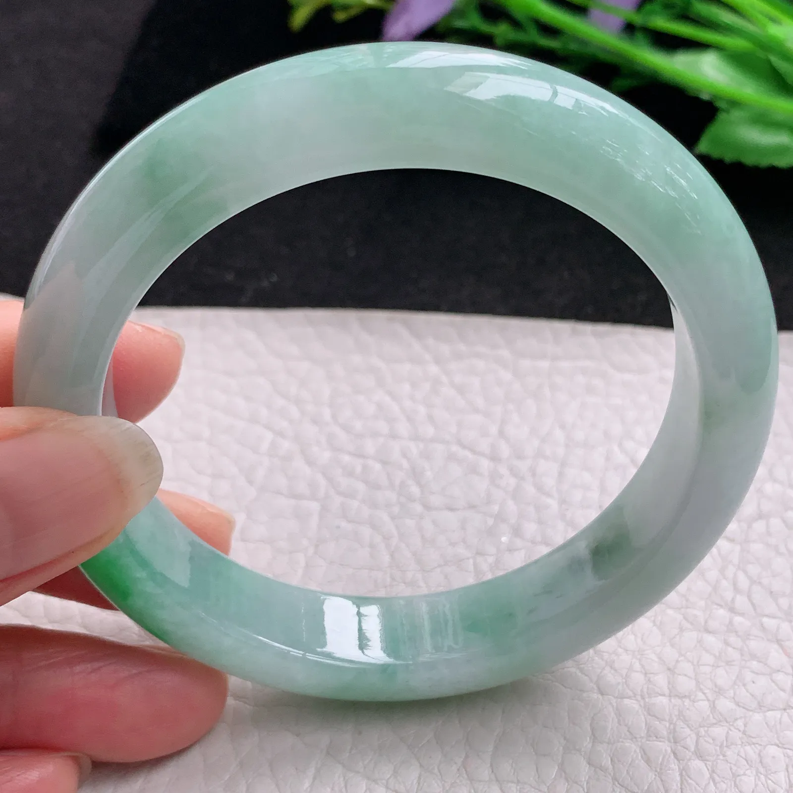 yh实拍59*12.8*9.3平安镯 缅甸翡翠精美飘绿宽边玉手镯 玉手环