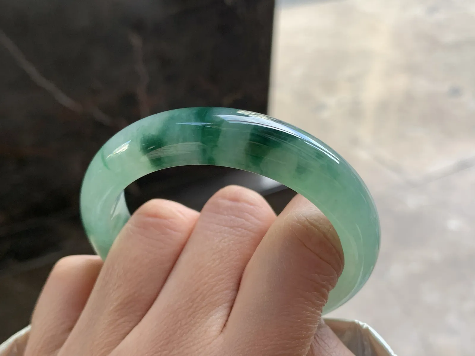 52.5-12.2-8

绿花手镯^_^种水足 飘花浓郁 鲜艳