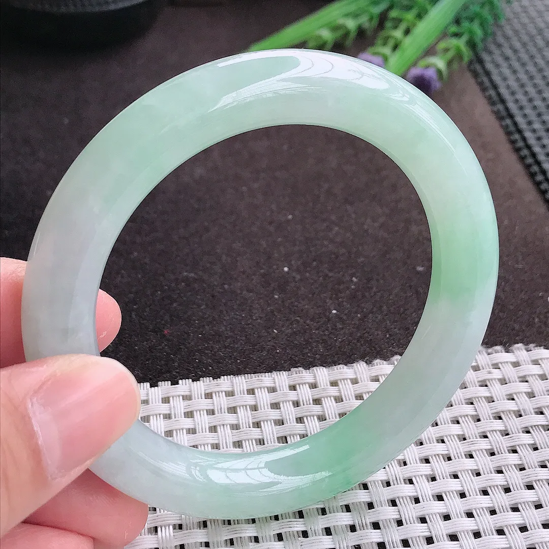 实拍A货翡翠57/10.8/10.6老坑冰胶水灵冰晴绿圆条手镯翡翠玉镯女款