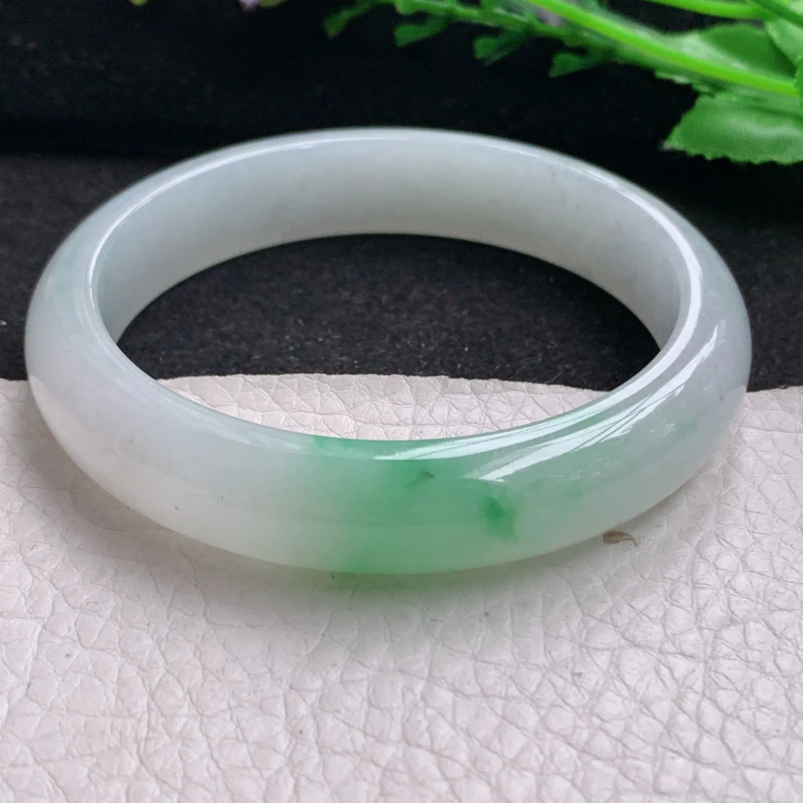 js实拍57*12.3*7.3平安镯 缅甸翡翠精美冰飘绿花宽边玉手镯 玉手环