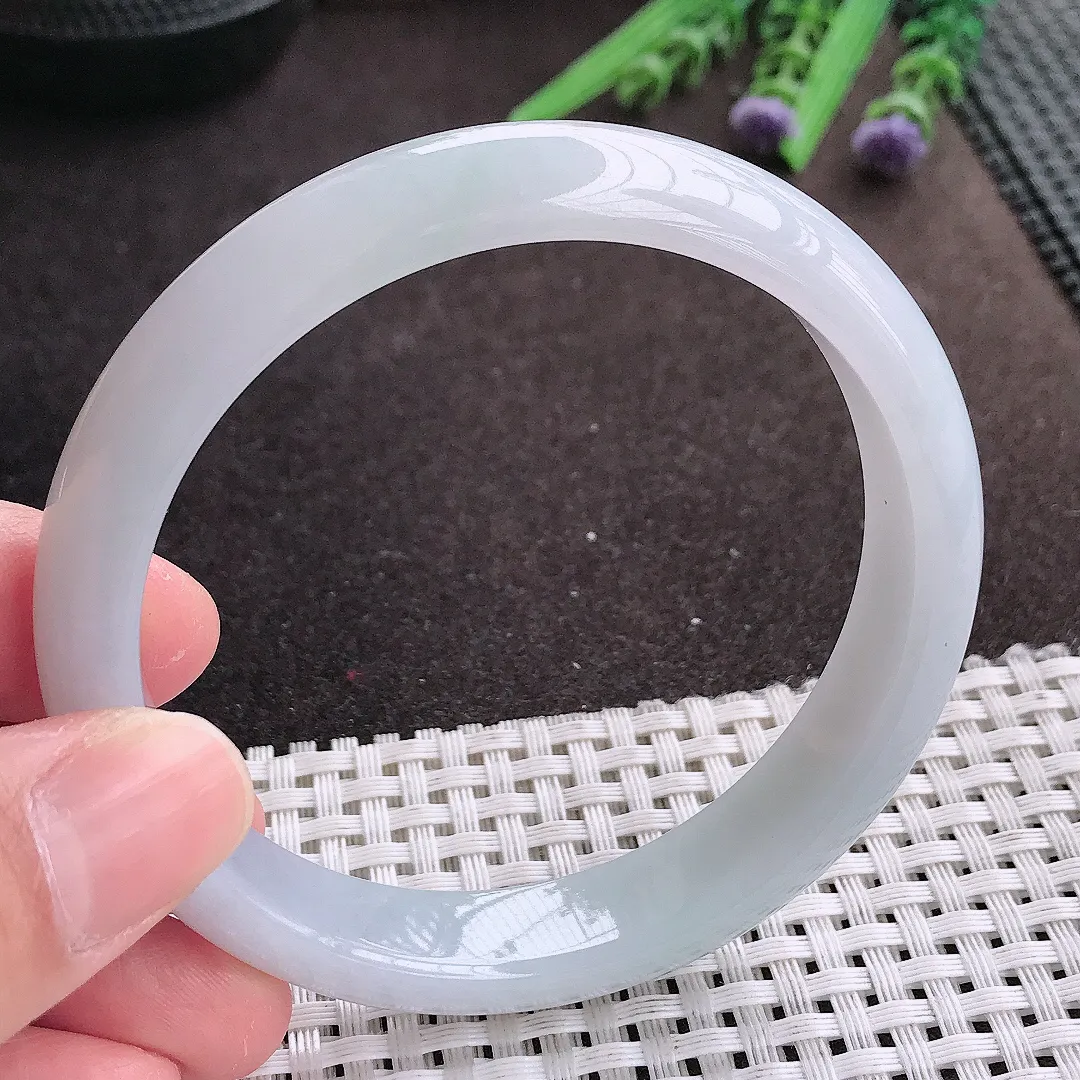 实拍A货翡翠60/12.4/7.6老坑秀气冰润白净手镯宽边翡翠玉镯女款