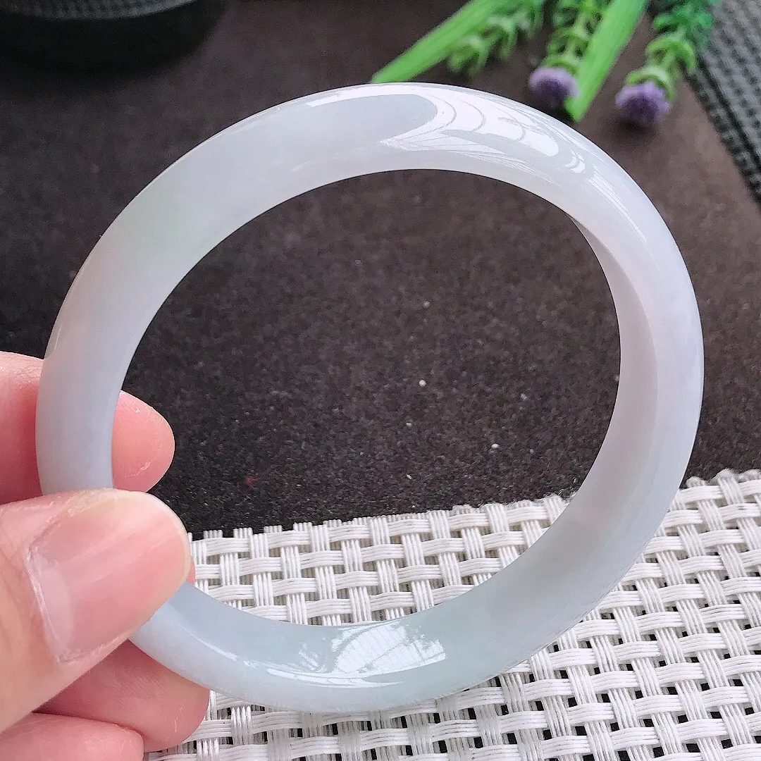 实拍A货翡翠60/12.4/7.6老坑秀气冰润白净手镯宽边翡翠玉镯女款