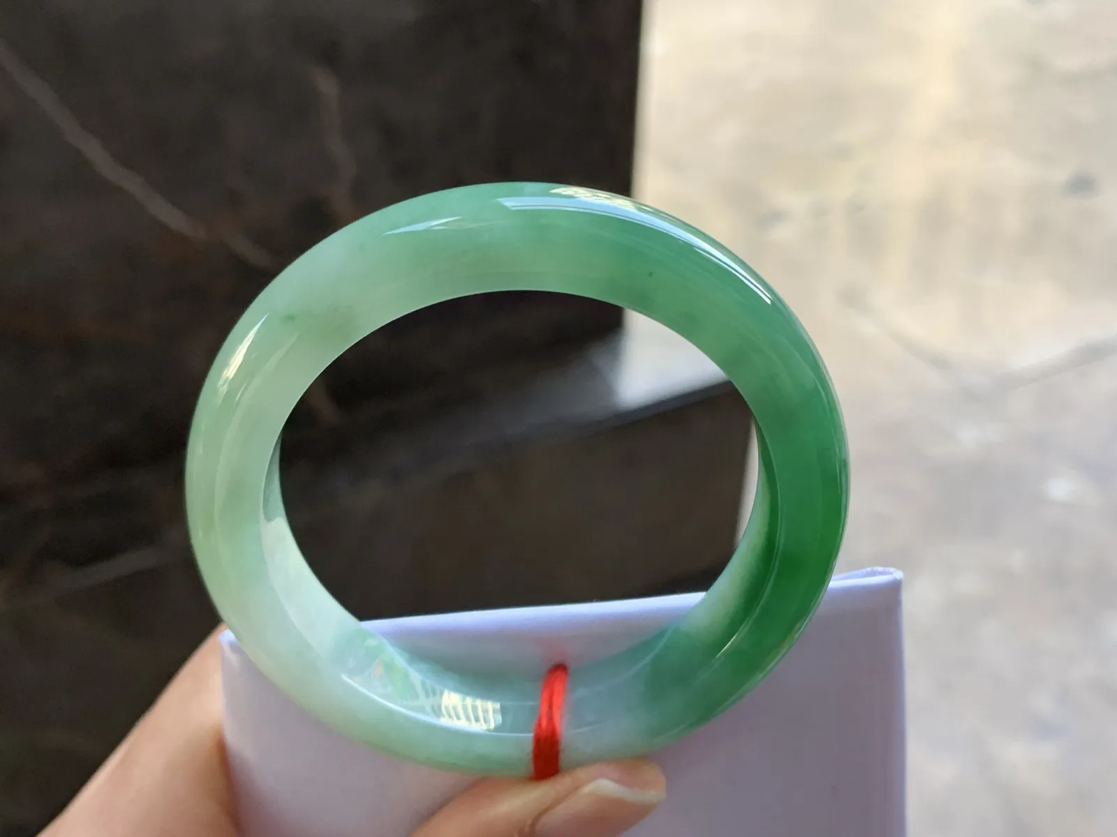 51-12.3-8.5

浓绿色手镯^_^小圈 鲜艳