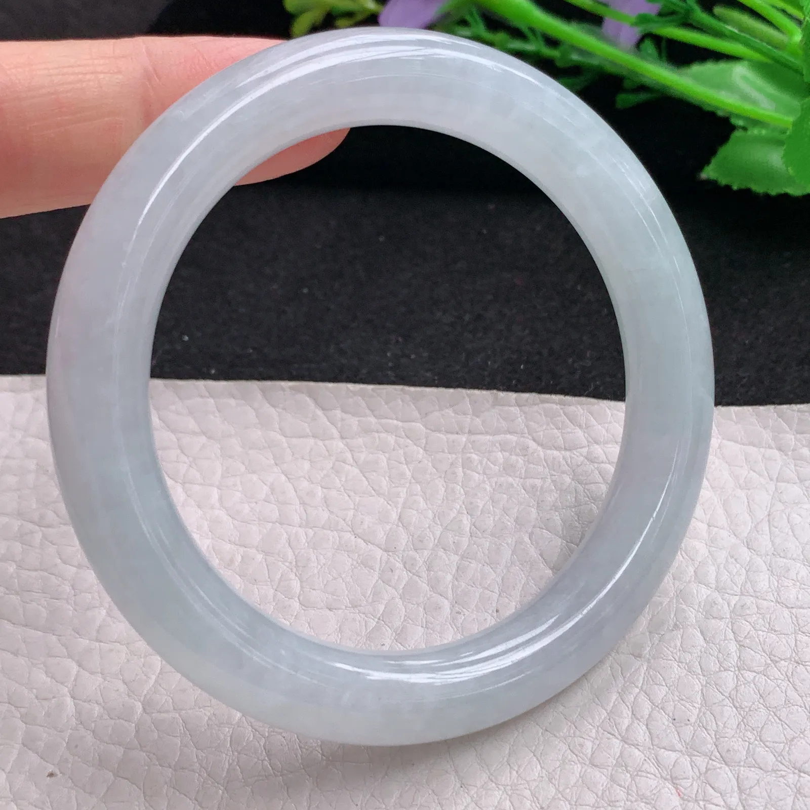 js实拍56*10美人镯 缅甸翡翠精美白月光纯美圆条玉手镯 玉手环