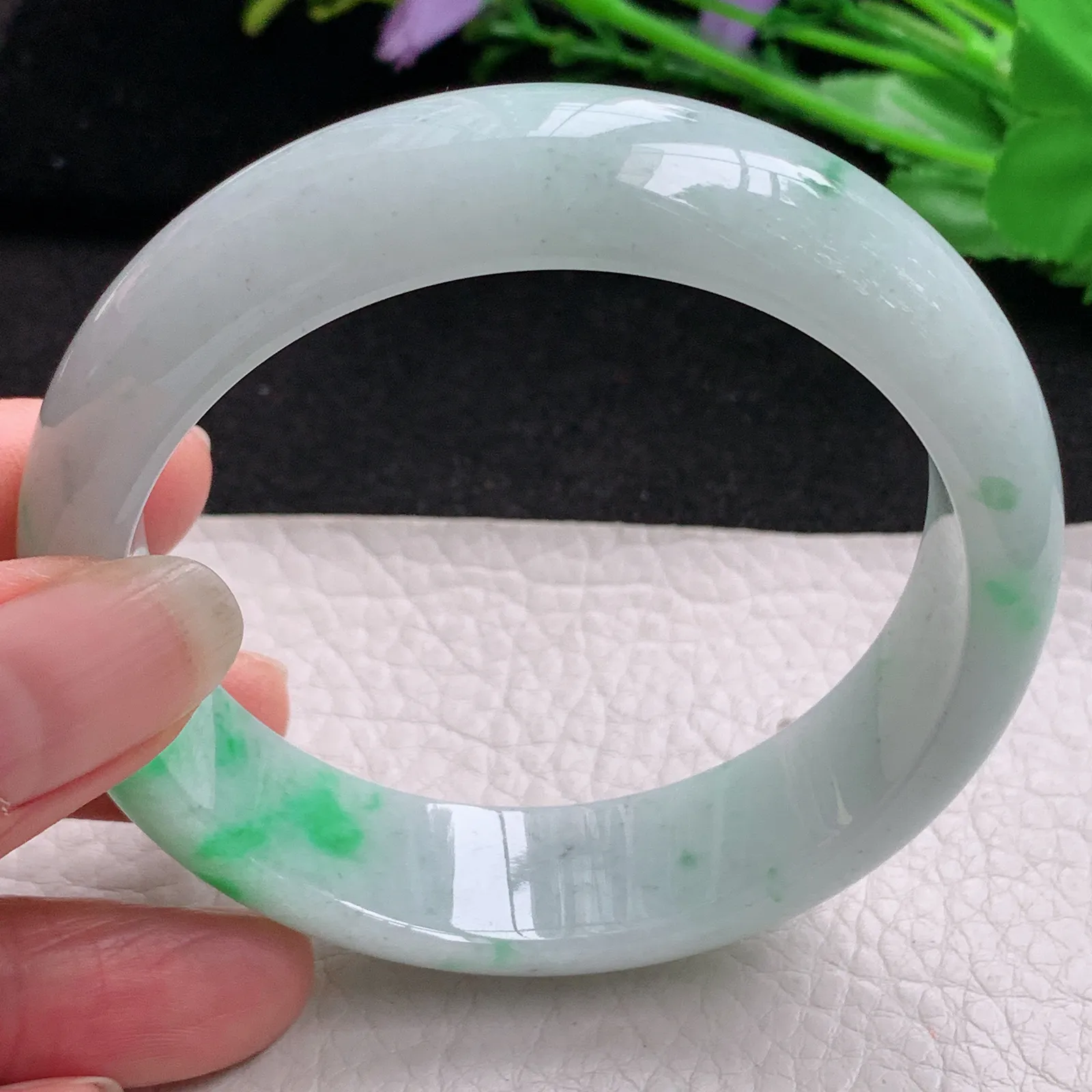 js实拍58*16.5*8.3轮胎镯 缅甸翡翠精美飘阳绿宽边玉手镯 玉手环