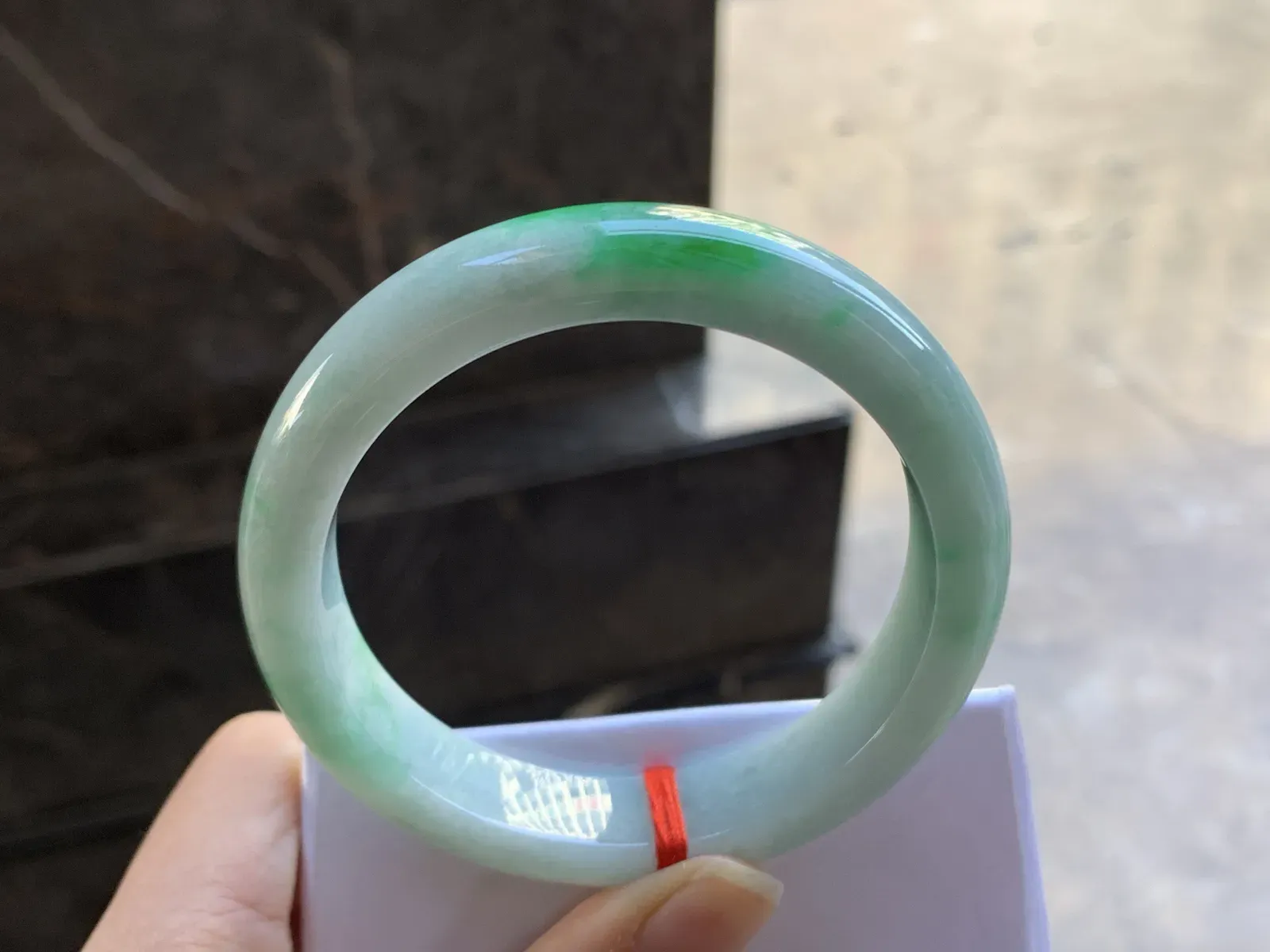 56.5-12.6-8.4

辣绿色手镯^_^鲜艳 浓郁