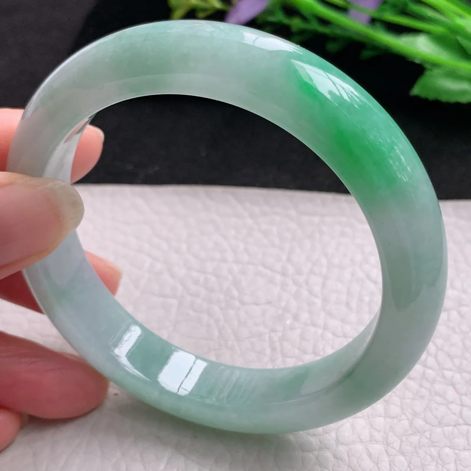 yh实拍59*12.8*9.3平安镯 缅甸翡翠精美飘绿宽边玉手镯 玉手环