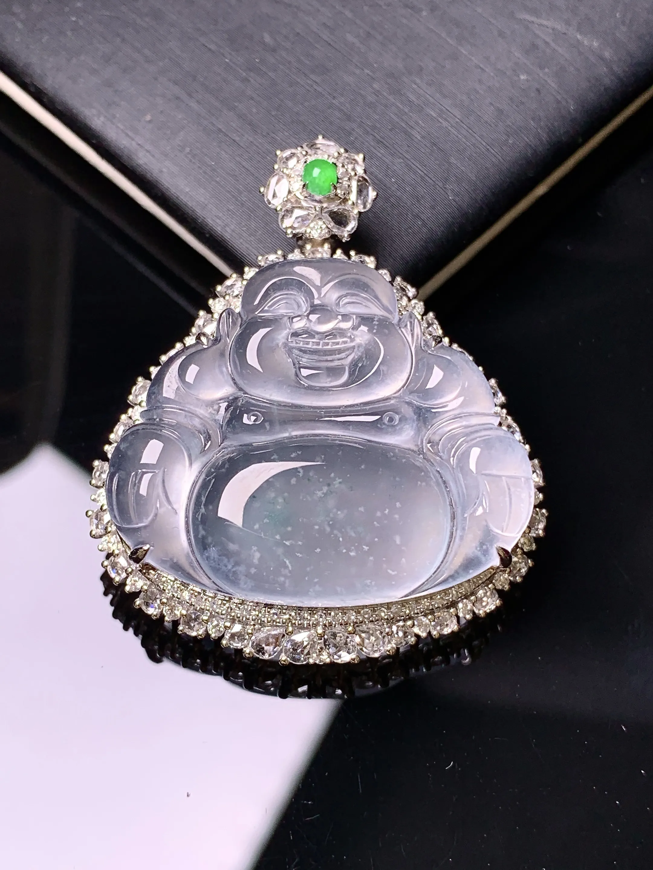 18k金钻镶嵌冰种佛公吊坠 玉质细腻 色泽清新艳丽 整体尺寸36.5*30.8*10.2