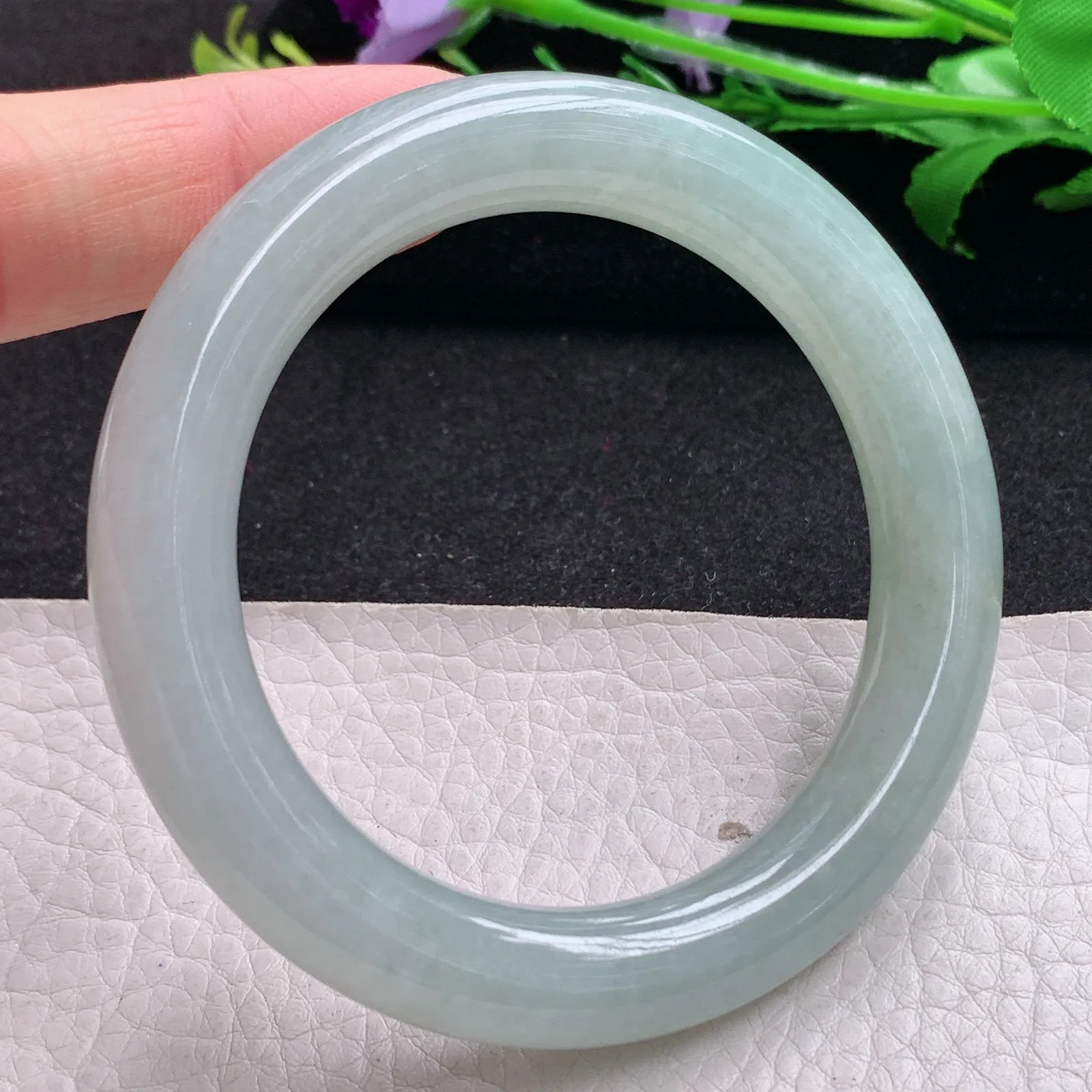 z实拍54*11*10.5美人镯 天然缅甸翡翠淡晴绿圆条玉手镯 玉手环