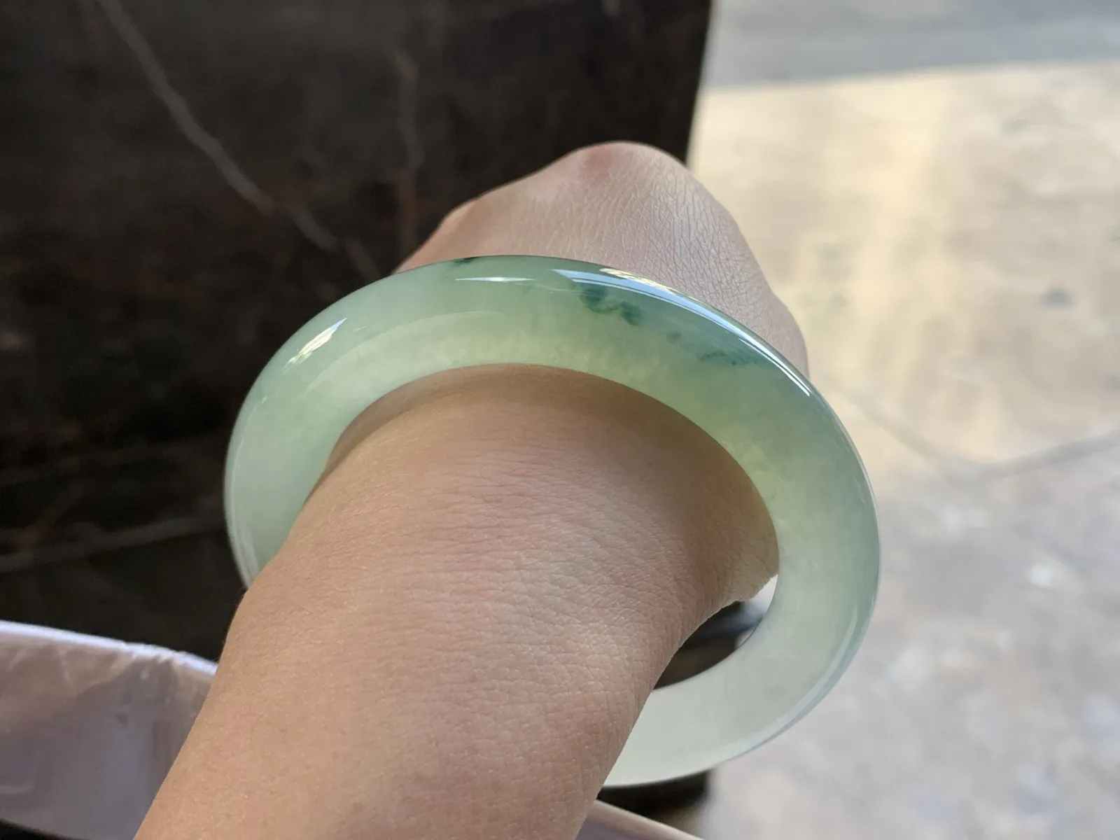 55.5-11.3

冰种圆条手镯^_^清新冰透