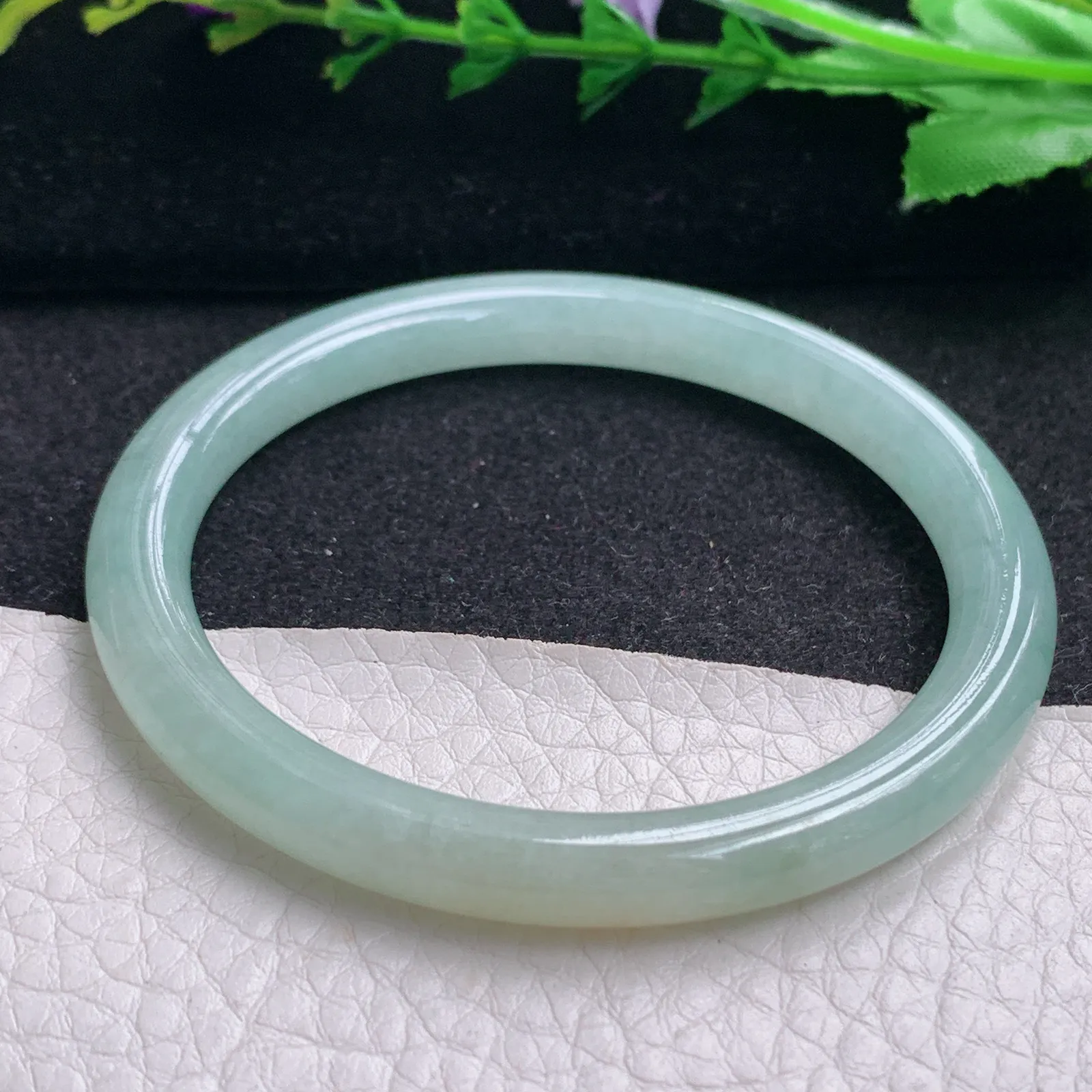 xx实拍54*6.7*7美人镯 缅甸翡翠精美浅绿冰润圆条玉手镯 叮当镯