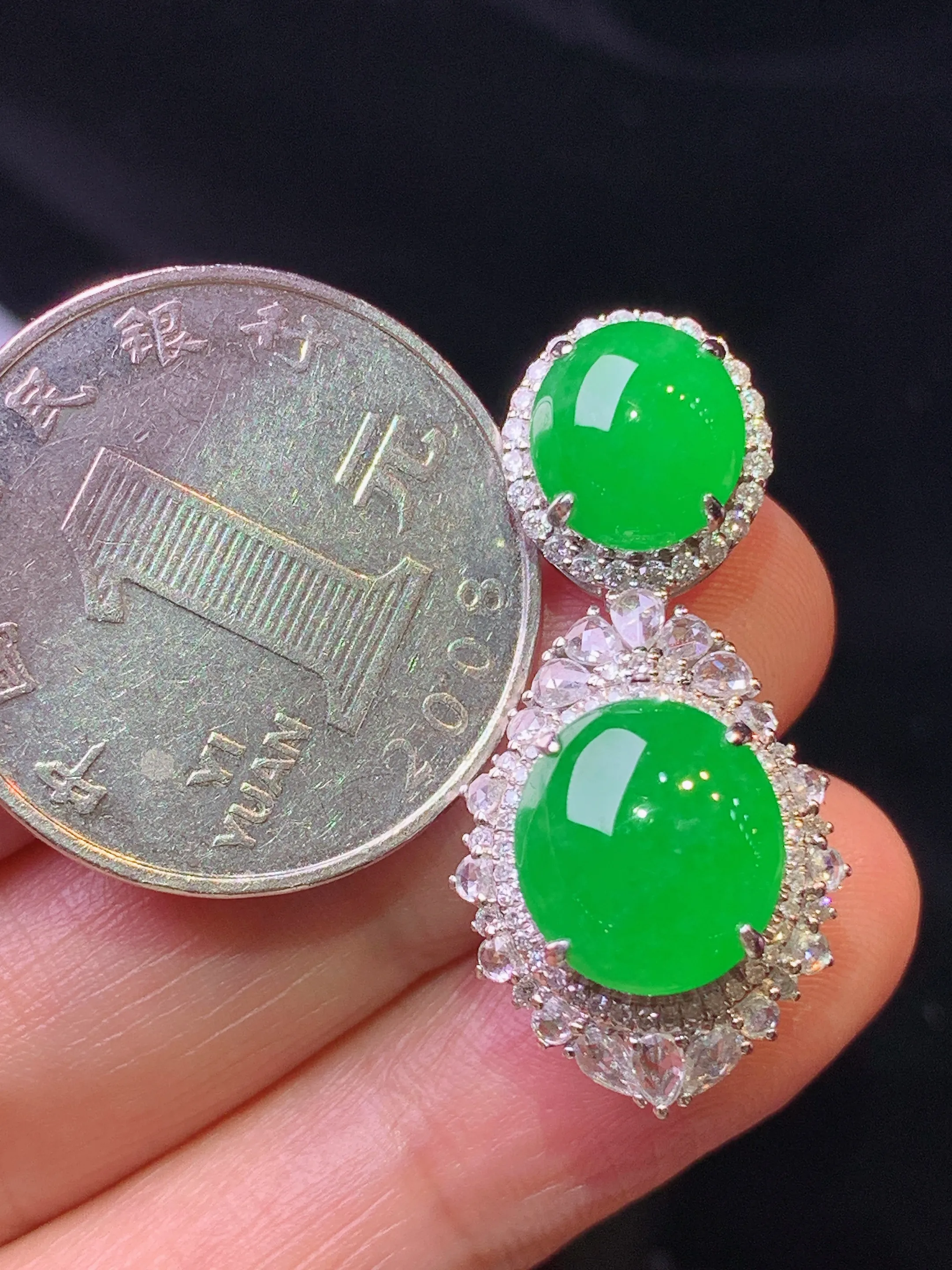 18k金钻镶嵌满绿蛋面组合吊坠 玉质细腻 色泽艳丽清新 整体尺寸31.8*15.5*13