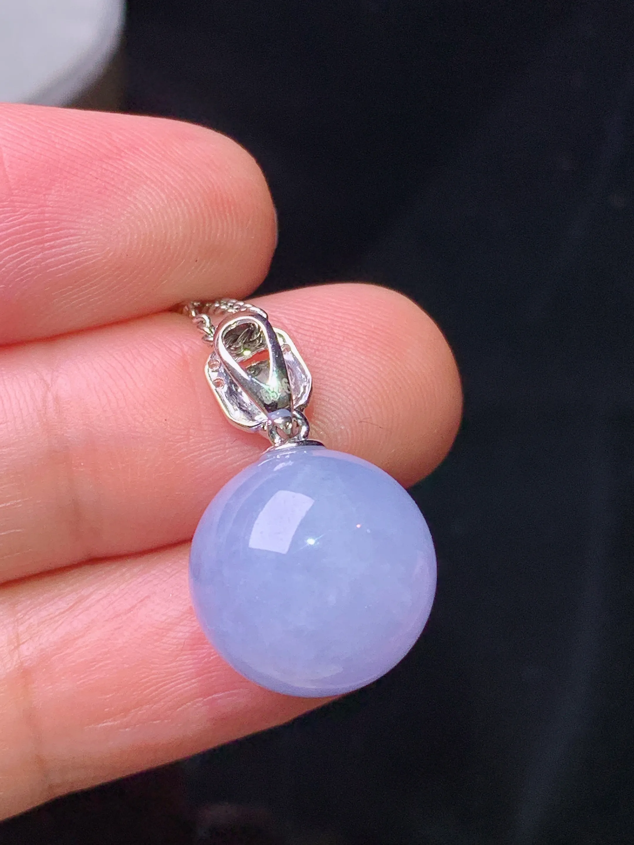 18k金钻镶嵌紫罗兰圆珠吊坠 玉质细腻 色泽清新艳丽 整体尺寸22.8*13.5