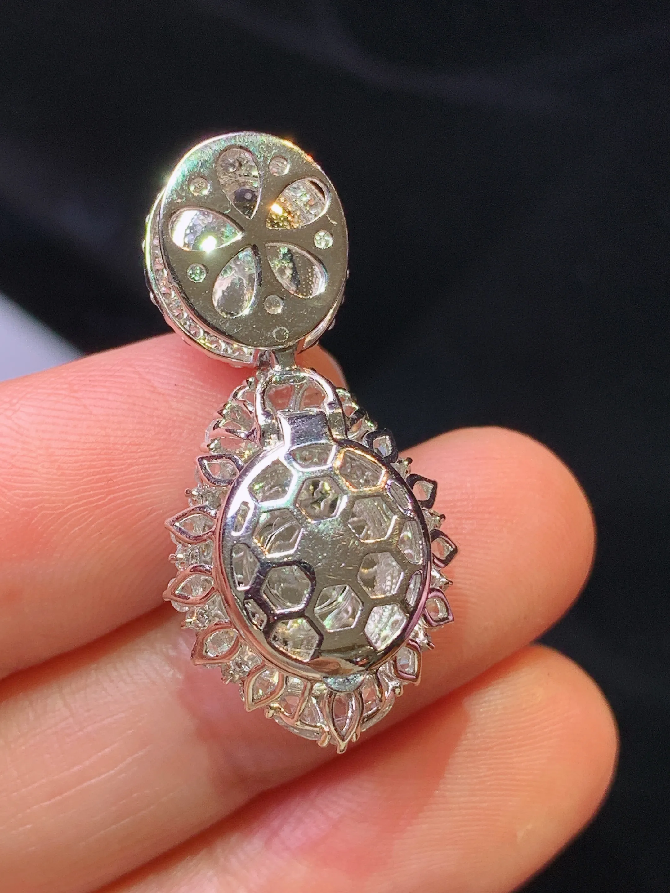 18k金钻镶嵌满绿蛋面组合吊坠 玉质细腻 色泽艳丽清新 整体尺寸31.8*15.5*13