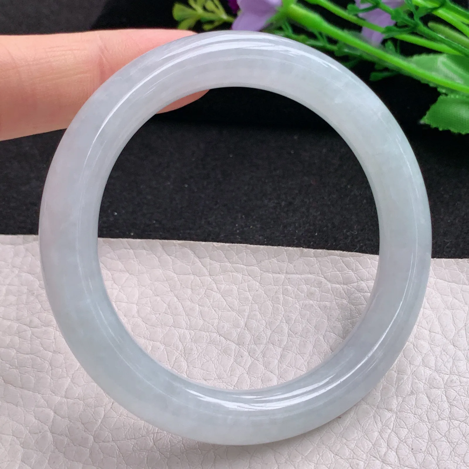 js实拍56*10美人镯 缅甸翡翠精美白月光纯美圆条玉手镯 玉手环