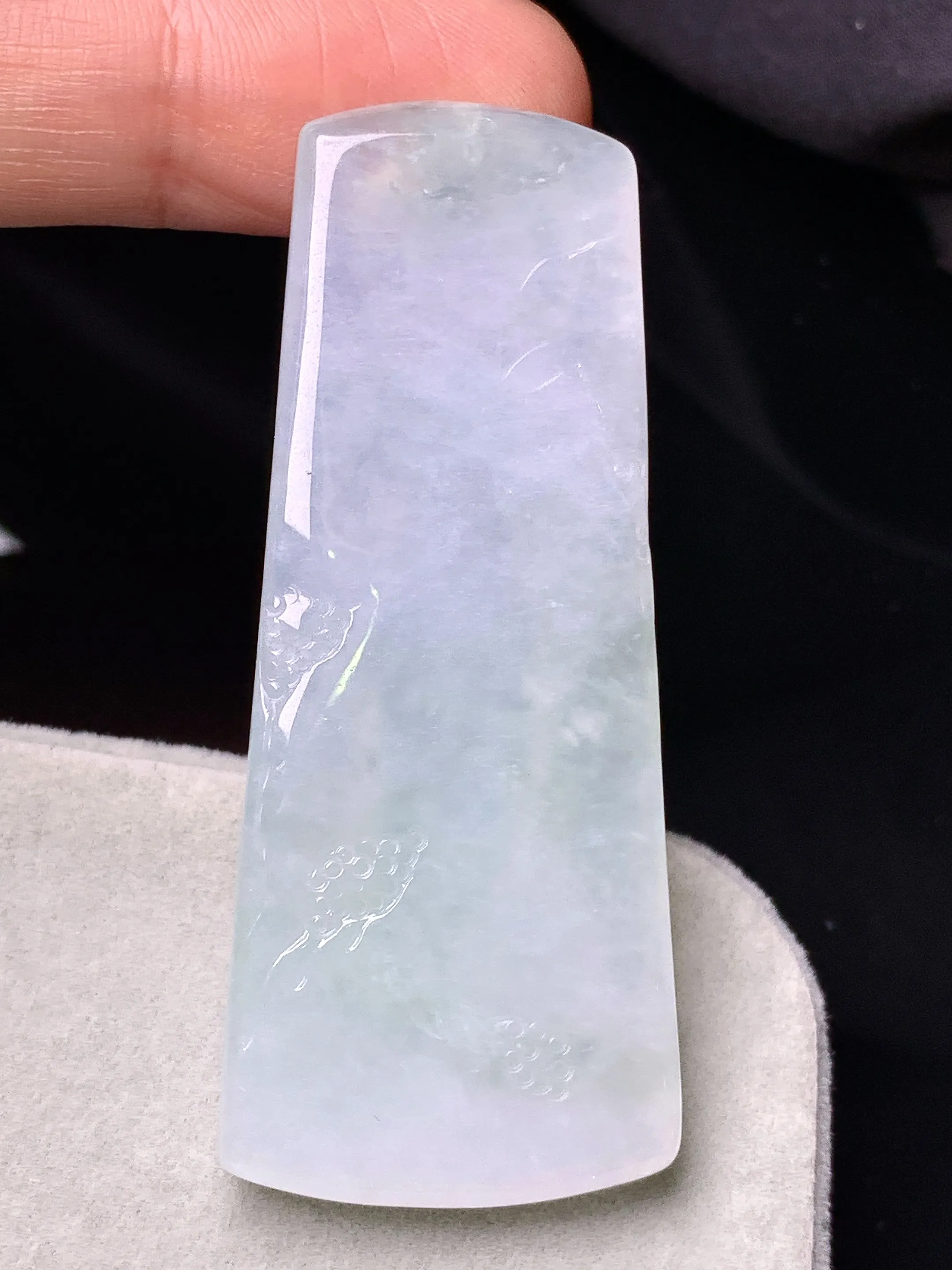 冰种观音菩萨吊坠 玉质细腻 色泽艳丽清新 整体尺寸57*23.5*6.6