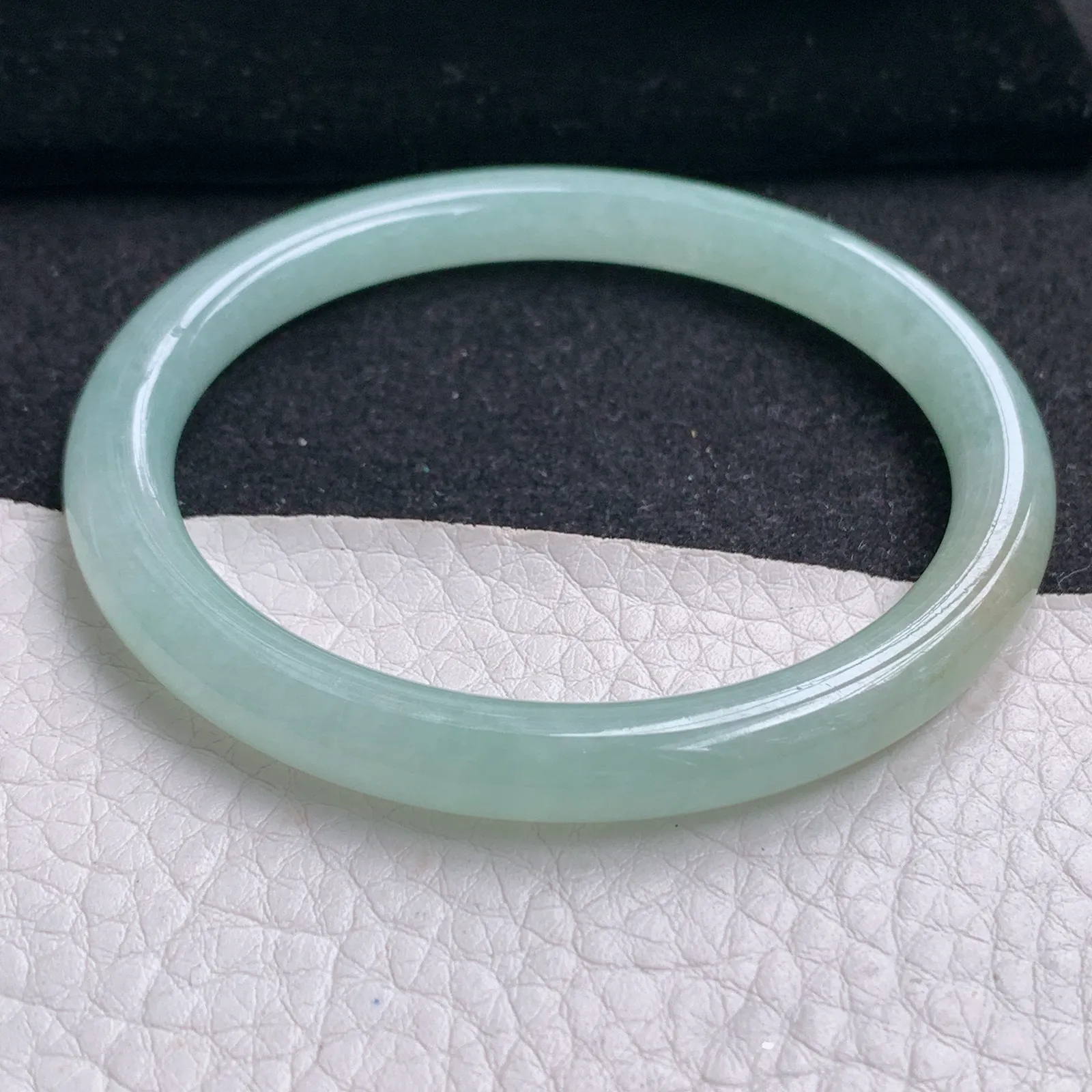 xx实拍54*6.7*7美人镯 缅甸翡翠精美浅绿冰润圆条玉手镯 叮当镯