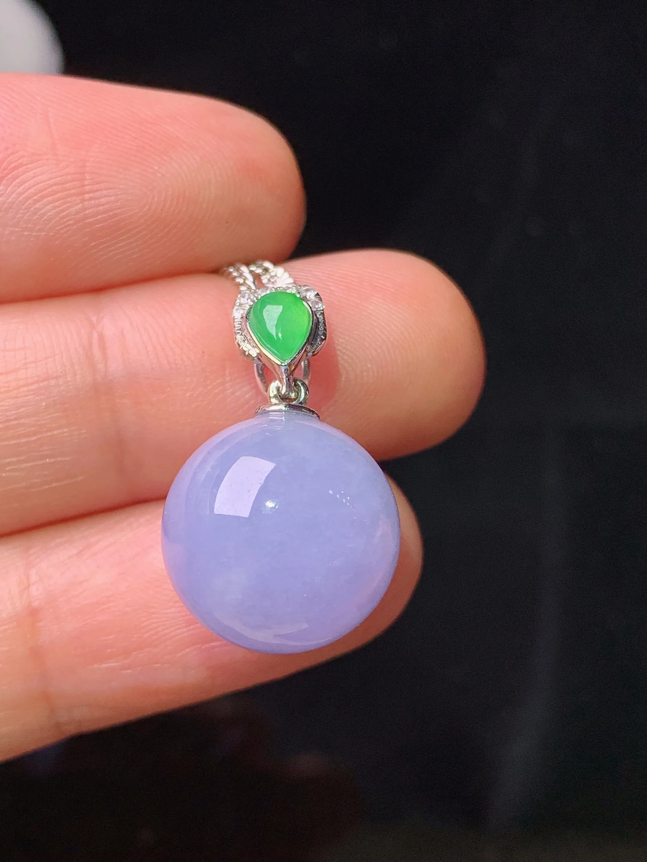 18k金钻镶嵌紫罗兰圆珠吊坠 玉质细腻 色泽清新艳丽 整体尺寸22.8*13.5