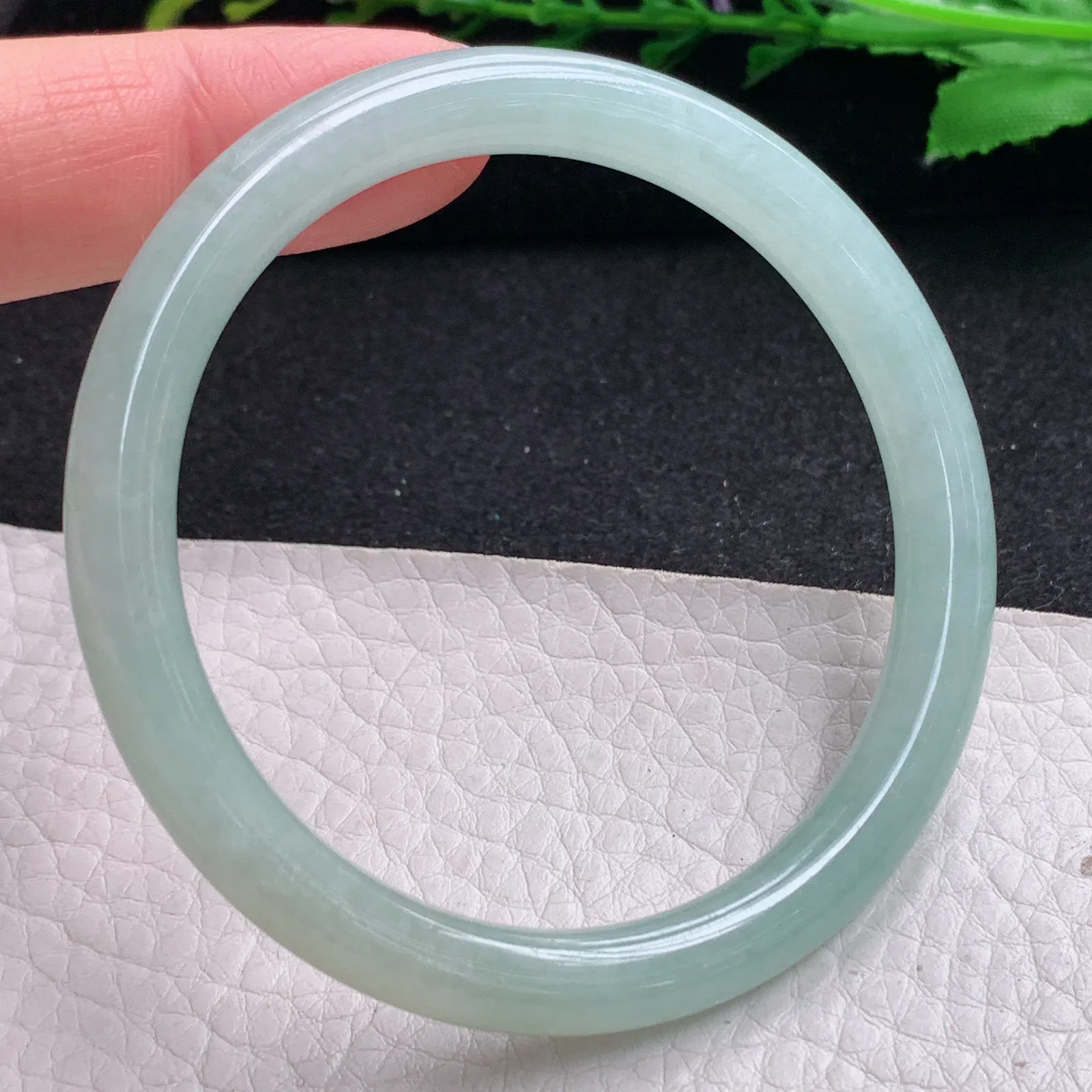 xx实拍54*6.7*7美人镯 缅甸翡翠精美浅绿冰润圆条玉手镯 叮当镯