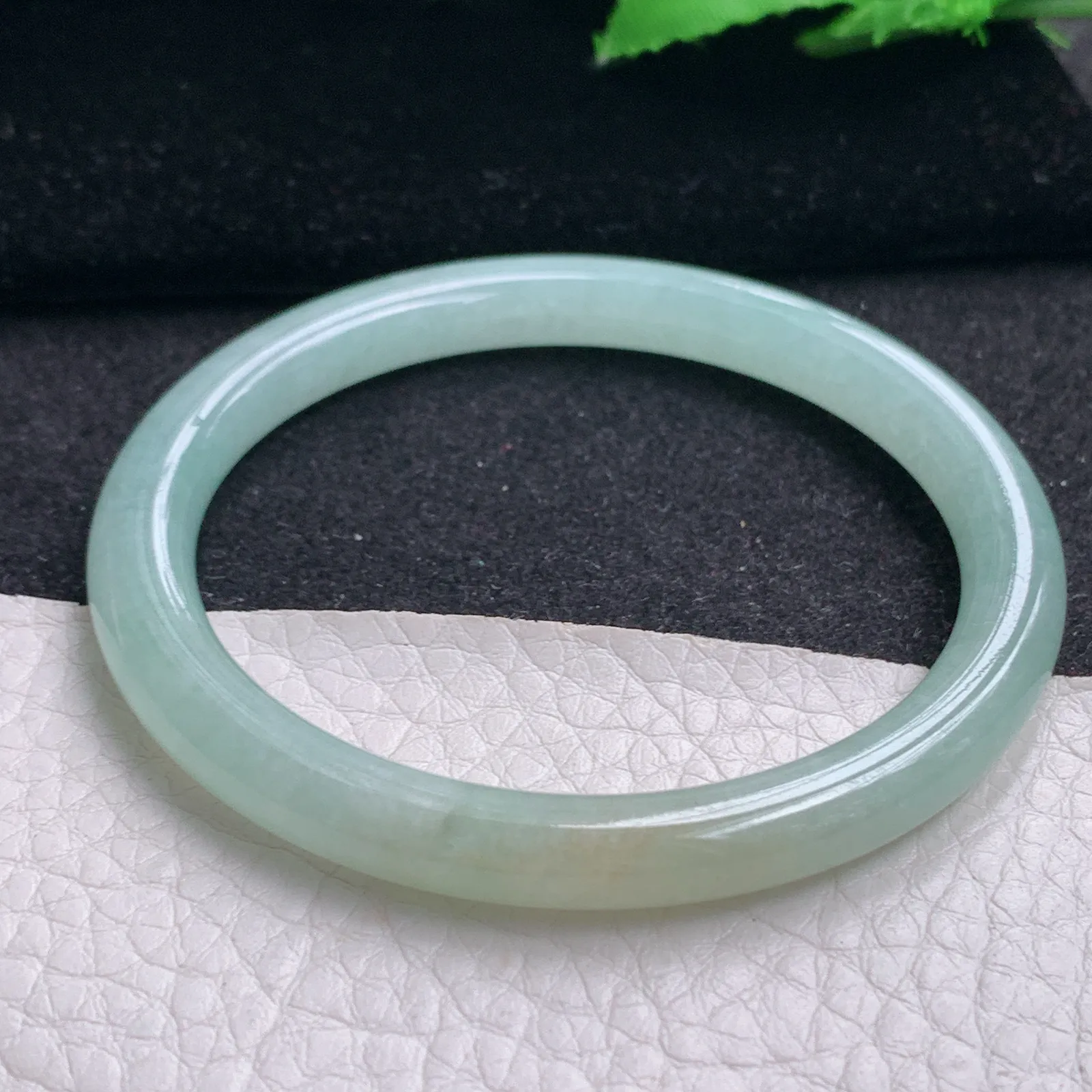 xx实拍54*6.7*7美人镯 缅甸翡翠精美浅绿冰润圆条玉手镯 叮当镯